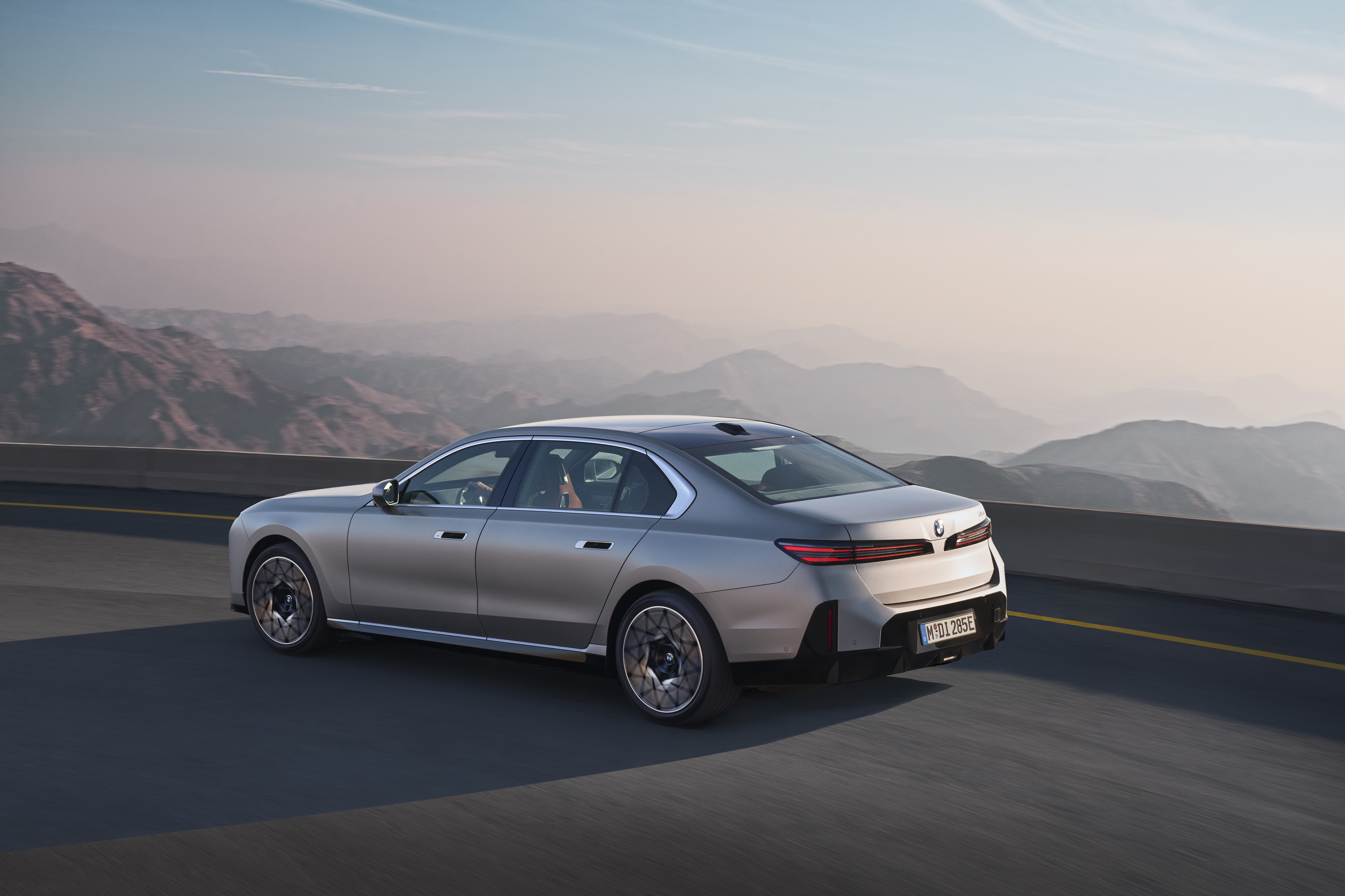 BMW i7 exterior P90636155