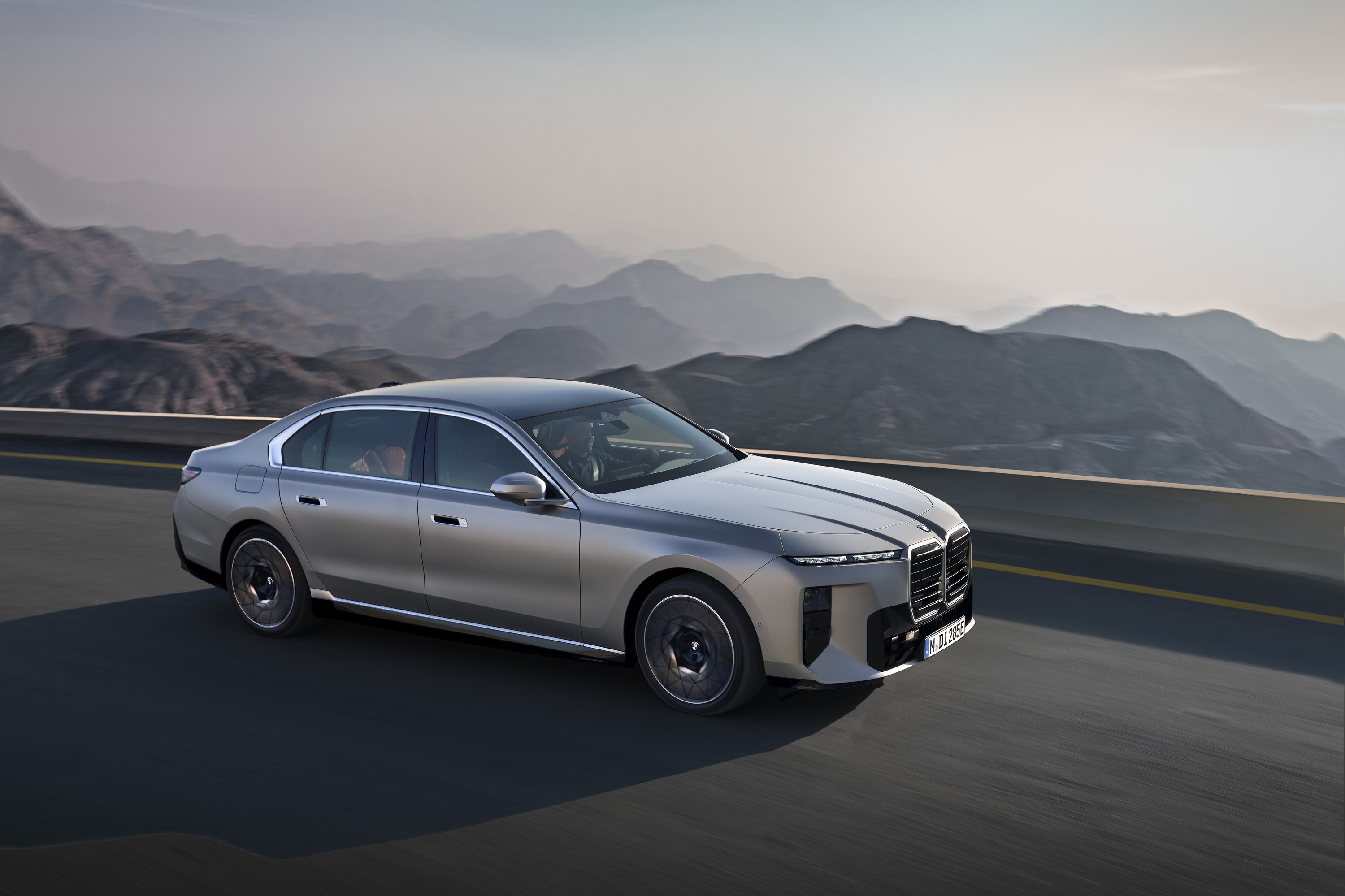 BMW i7 exterior P90636153