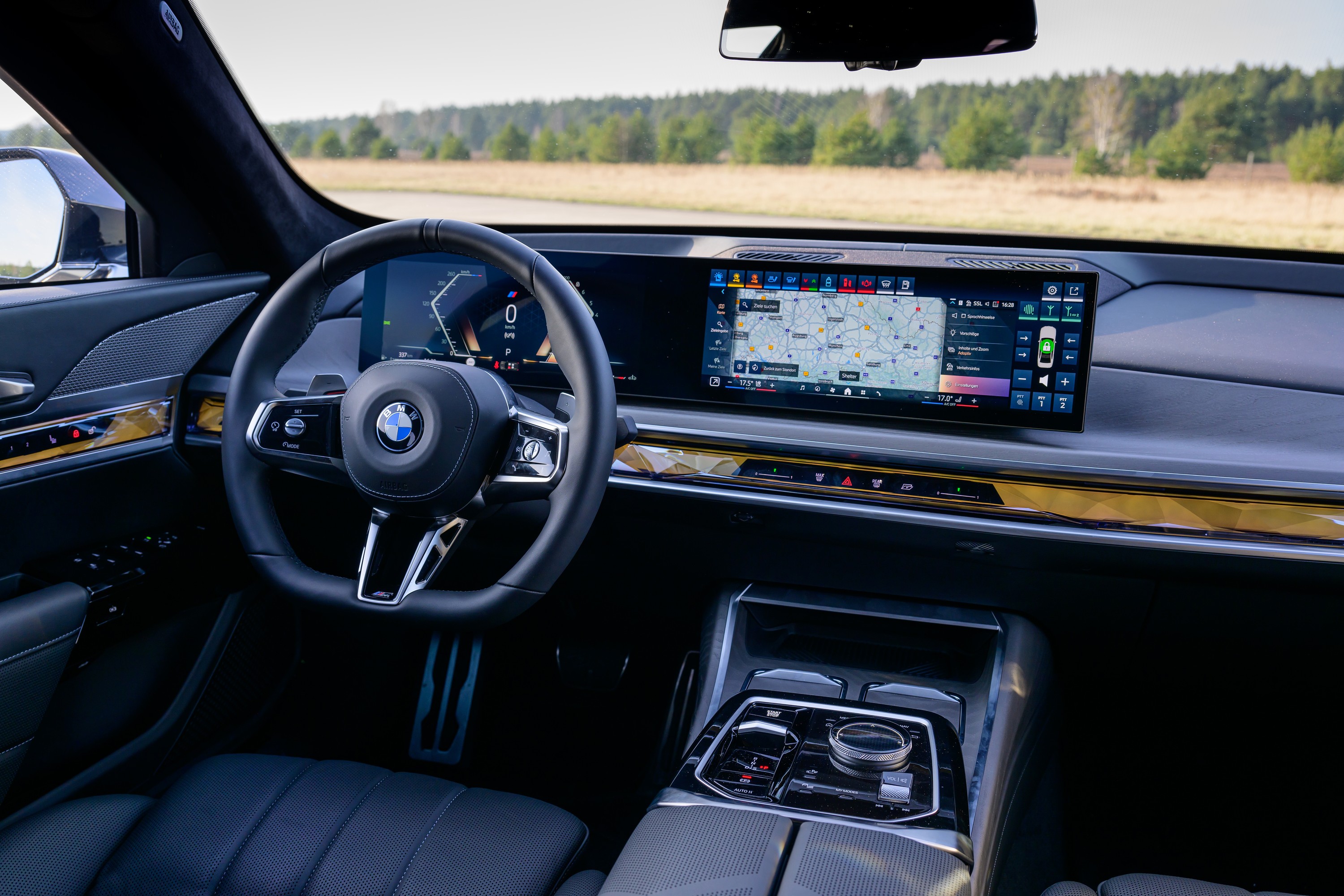 BMW 760i exterior P90543787