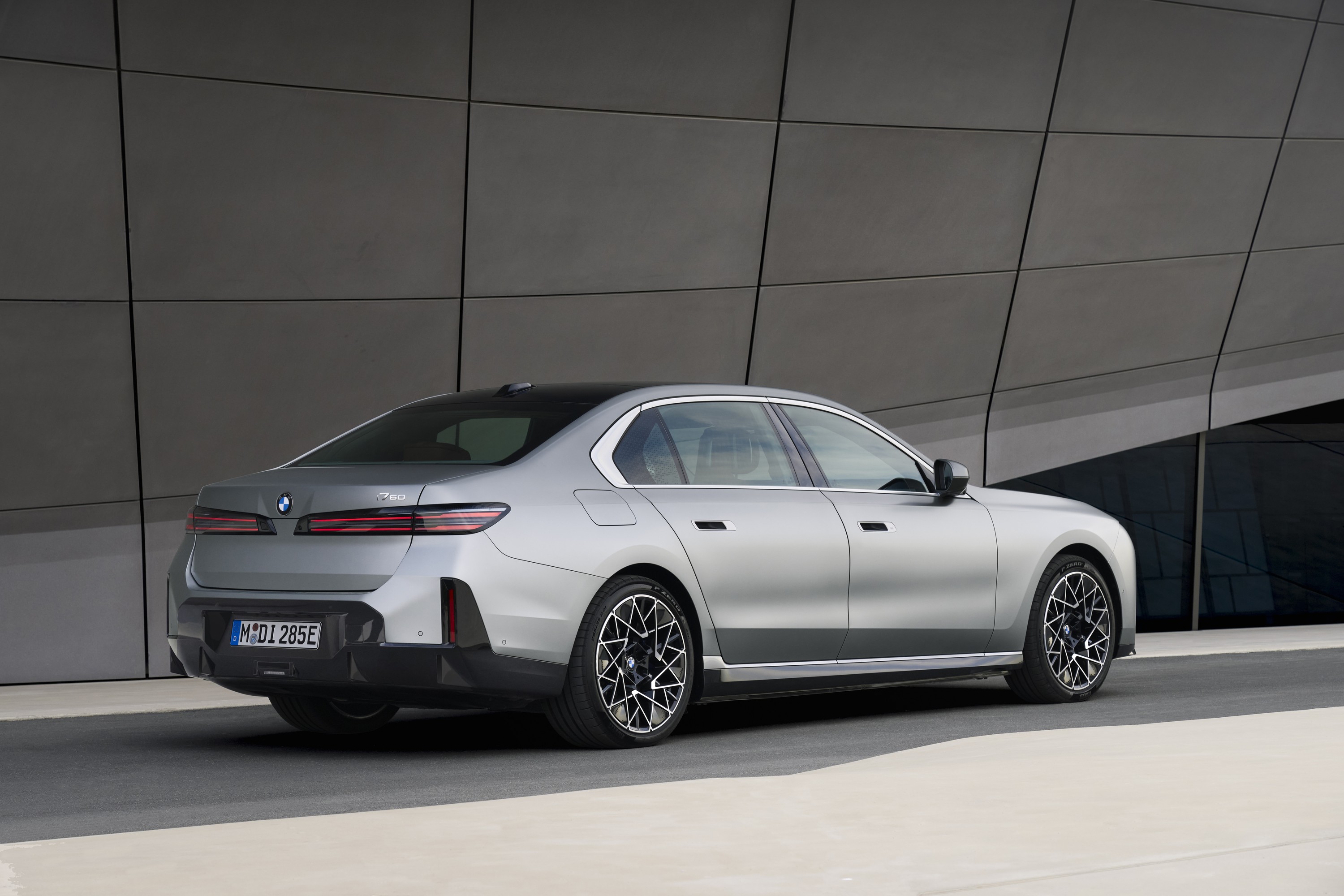 BMW i7 exterior P90636161