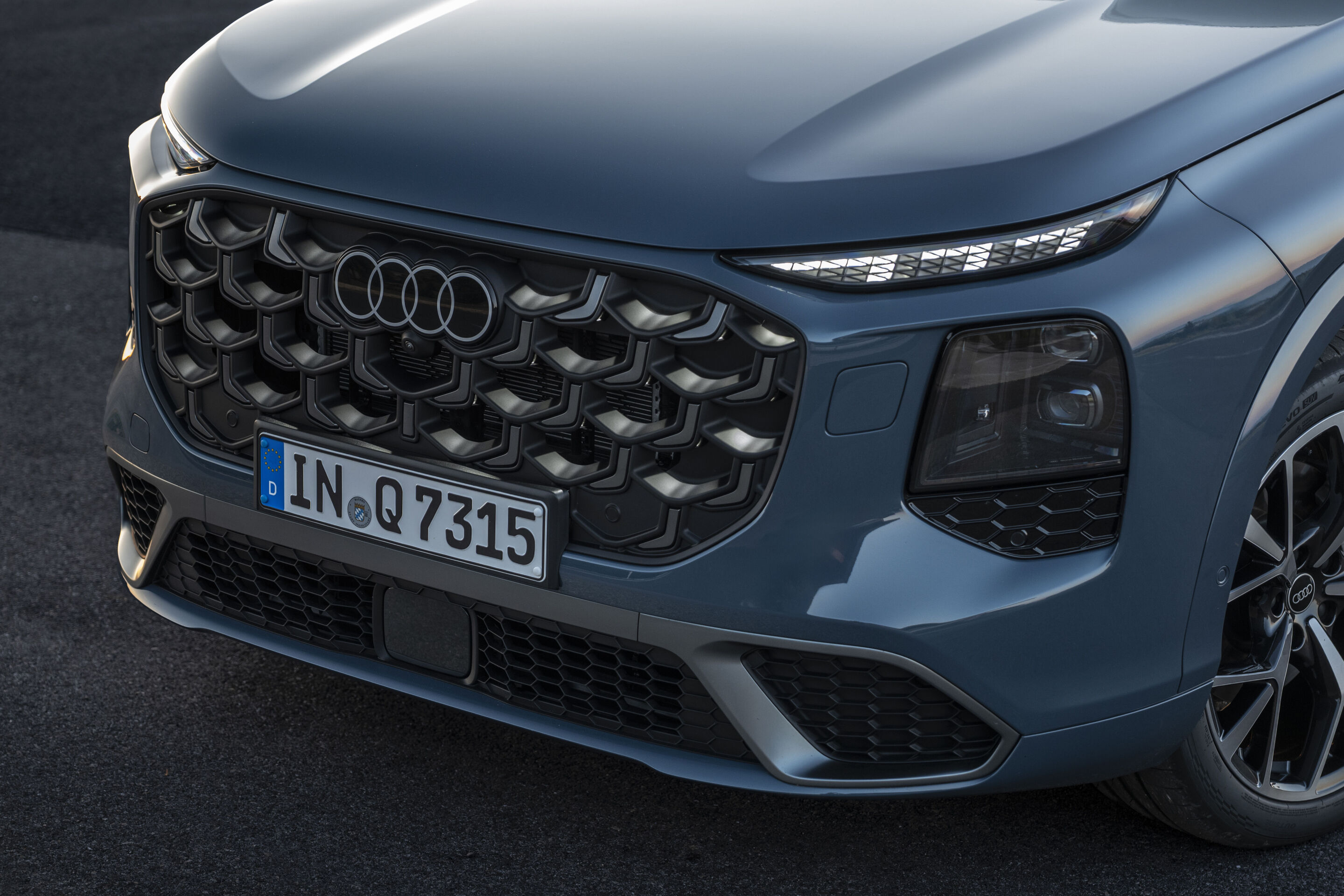Audi Q7 Exterior official photo