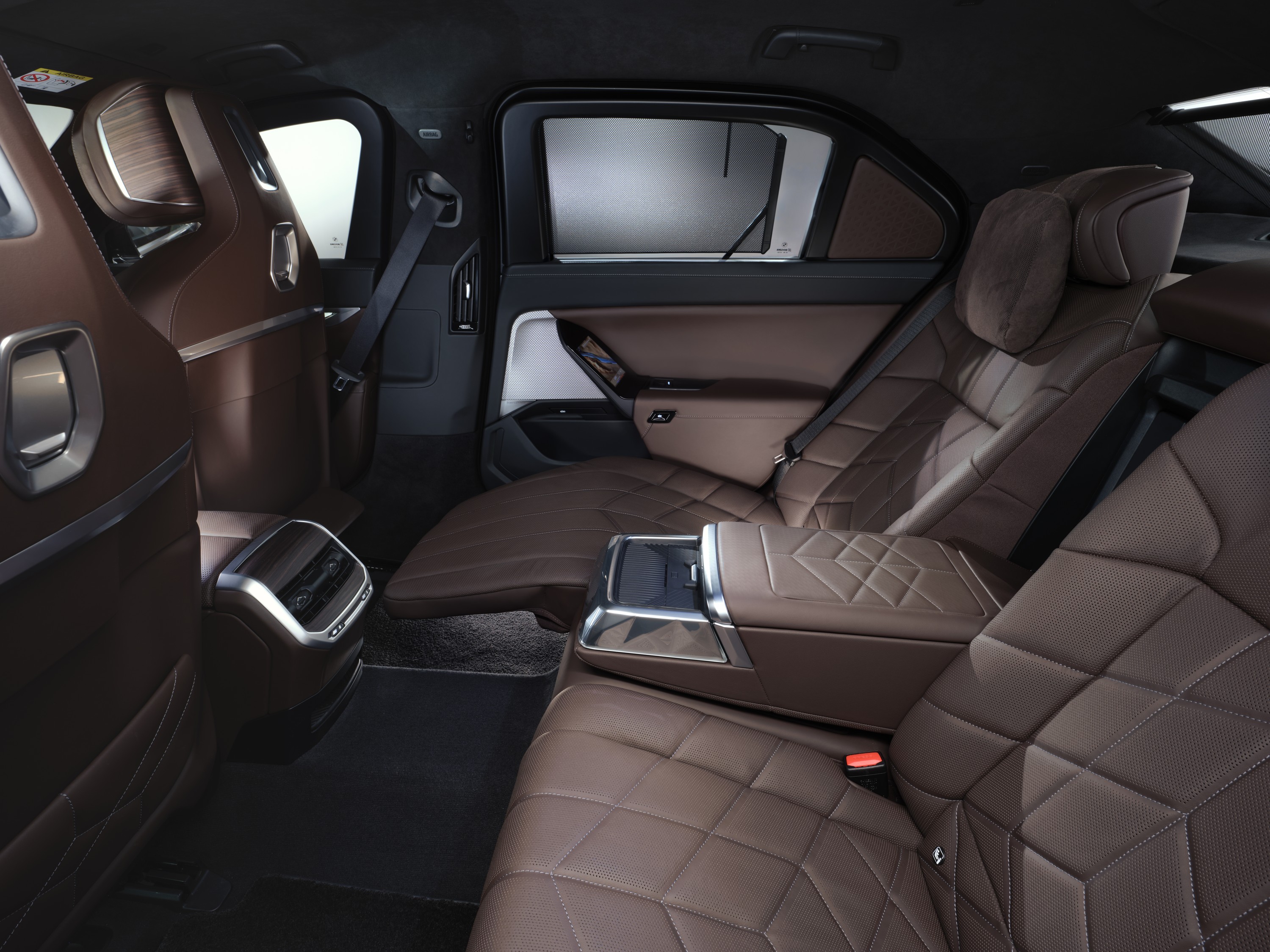 BMW 760i exterior P90516175