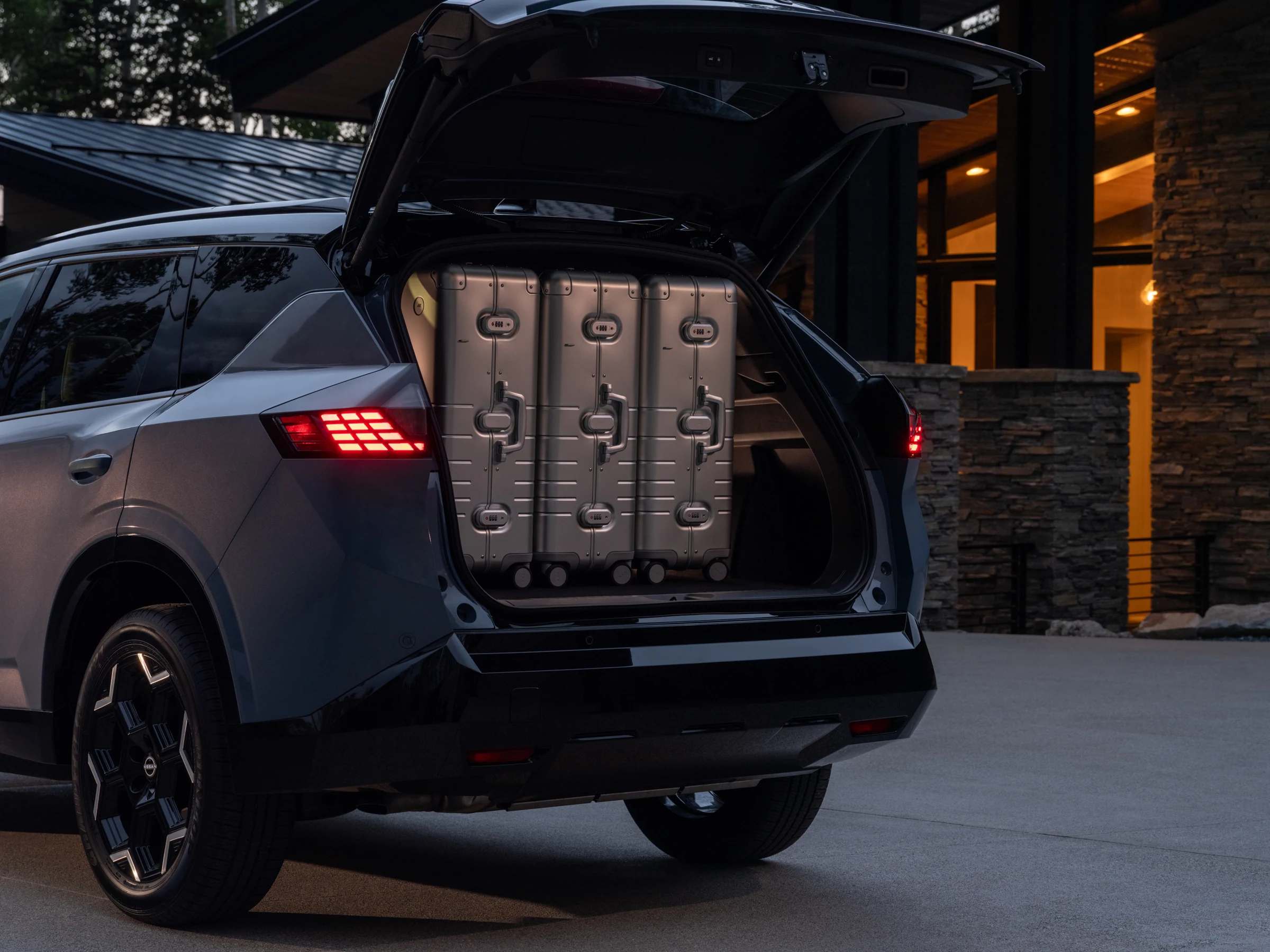 2027 Nissan Rogue Hybrid interior photo 11