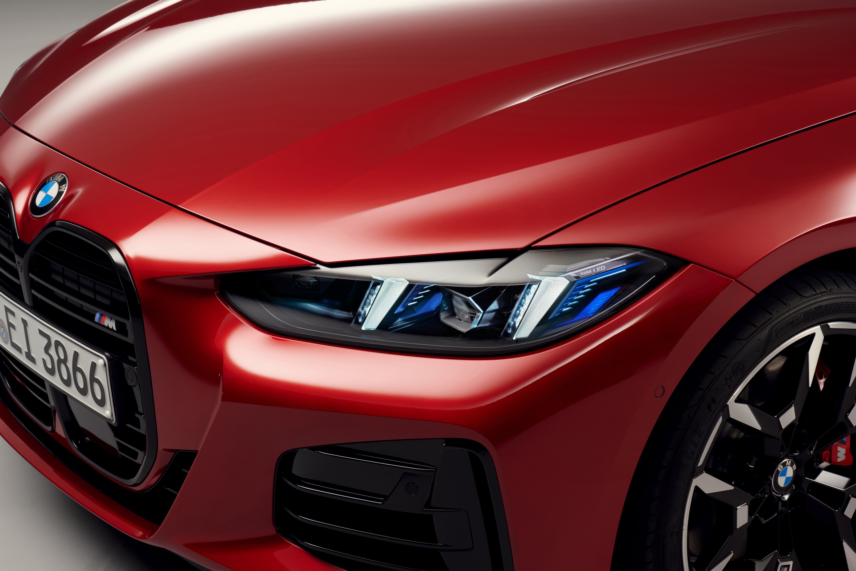 BMW 4 Series driving P90535808