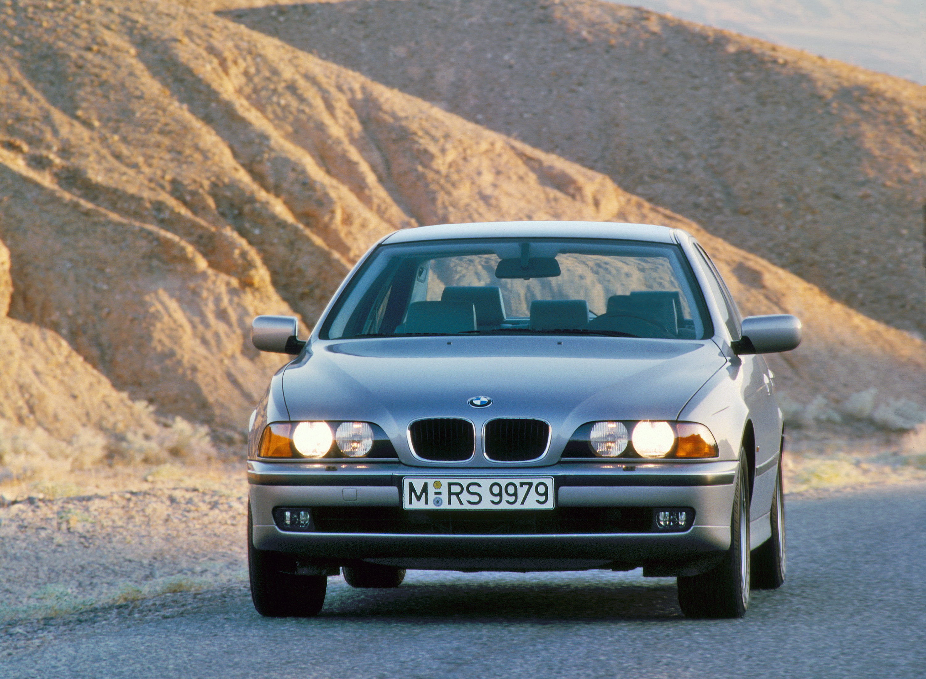 BMW 5 Series exterior P90504618