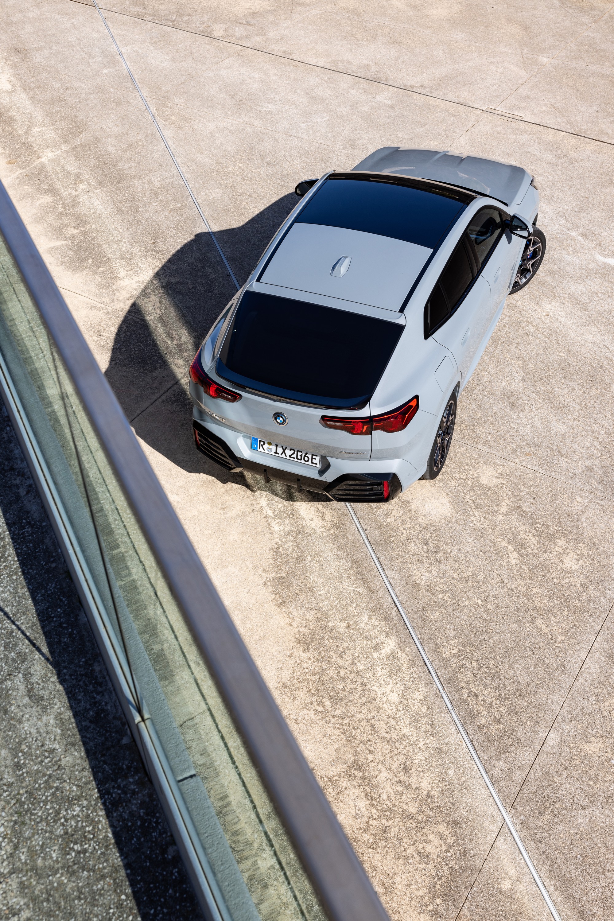 BMW iX2 exterior P90540064