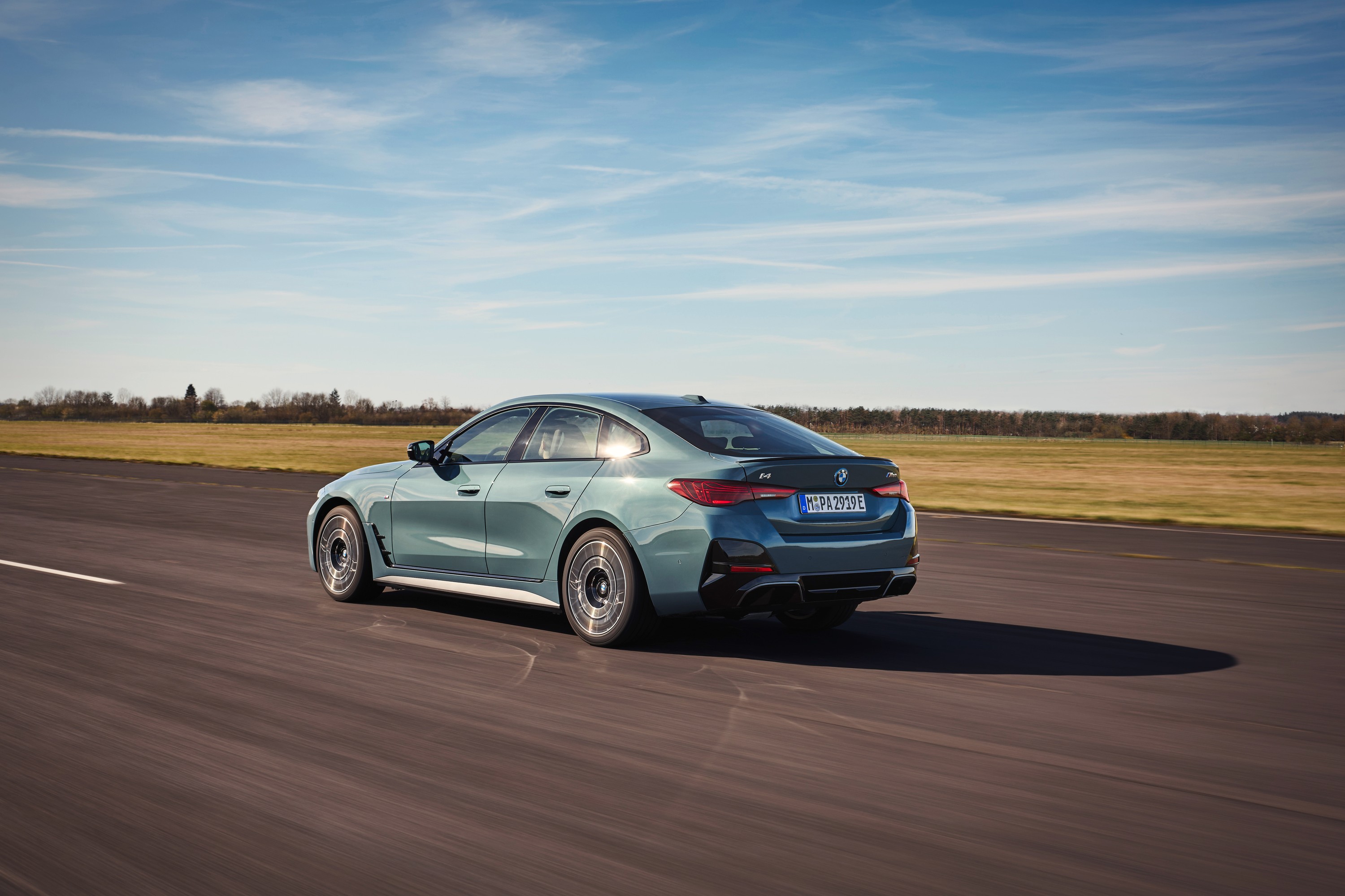 BMW i4 exterior P90546633