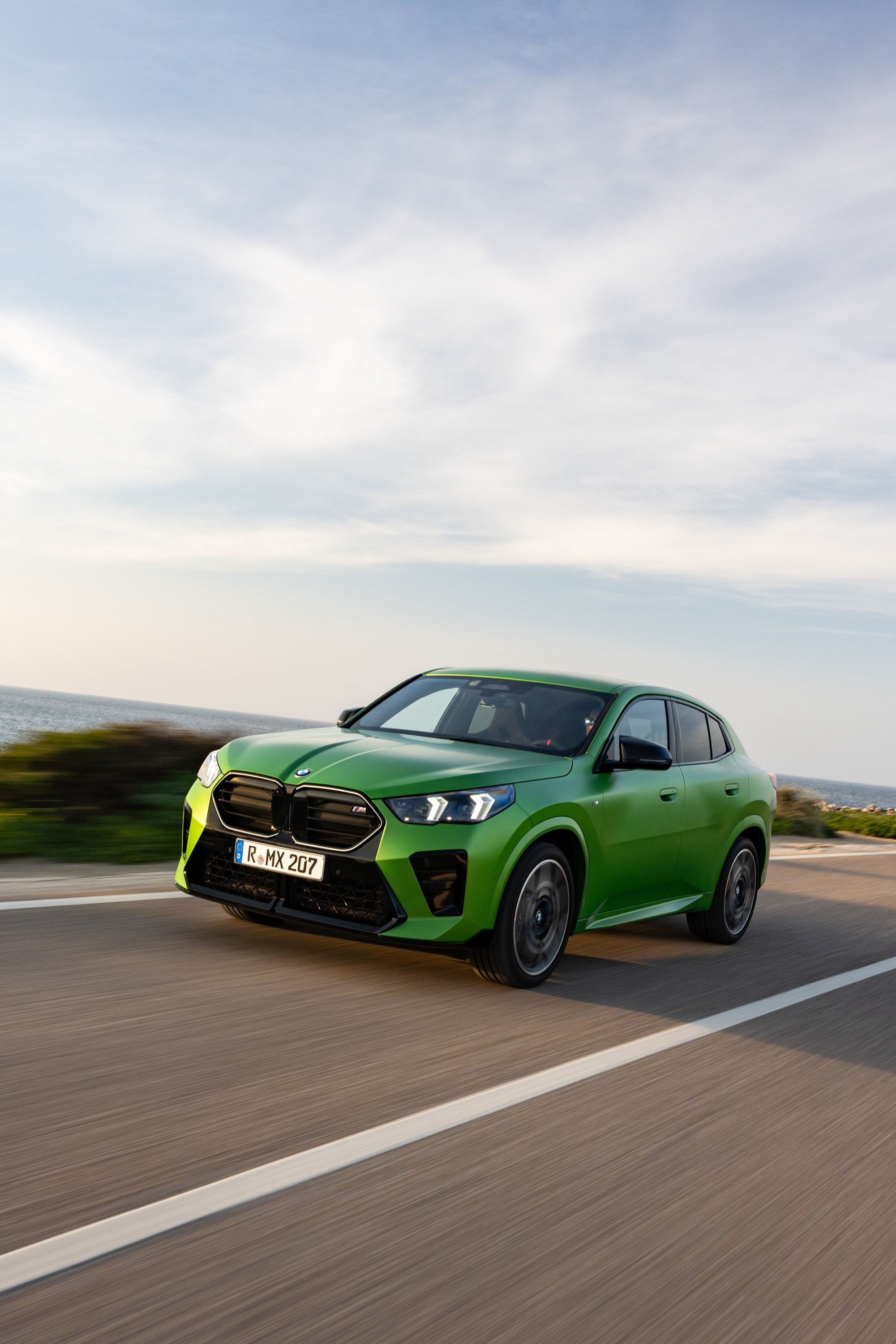 BMW X2 driving P90540136