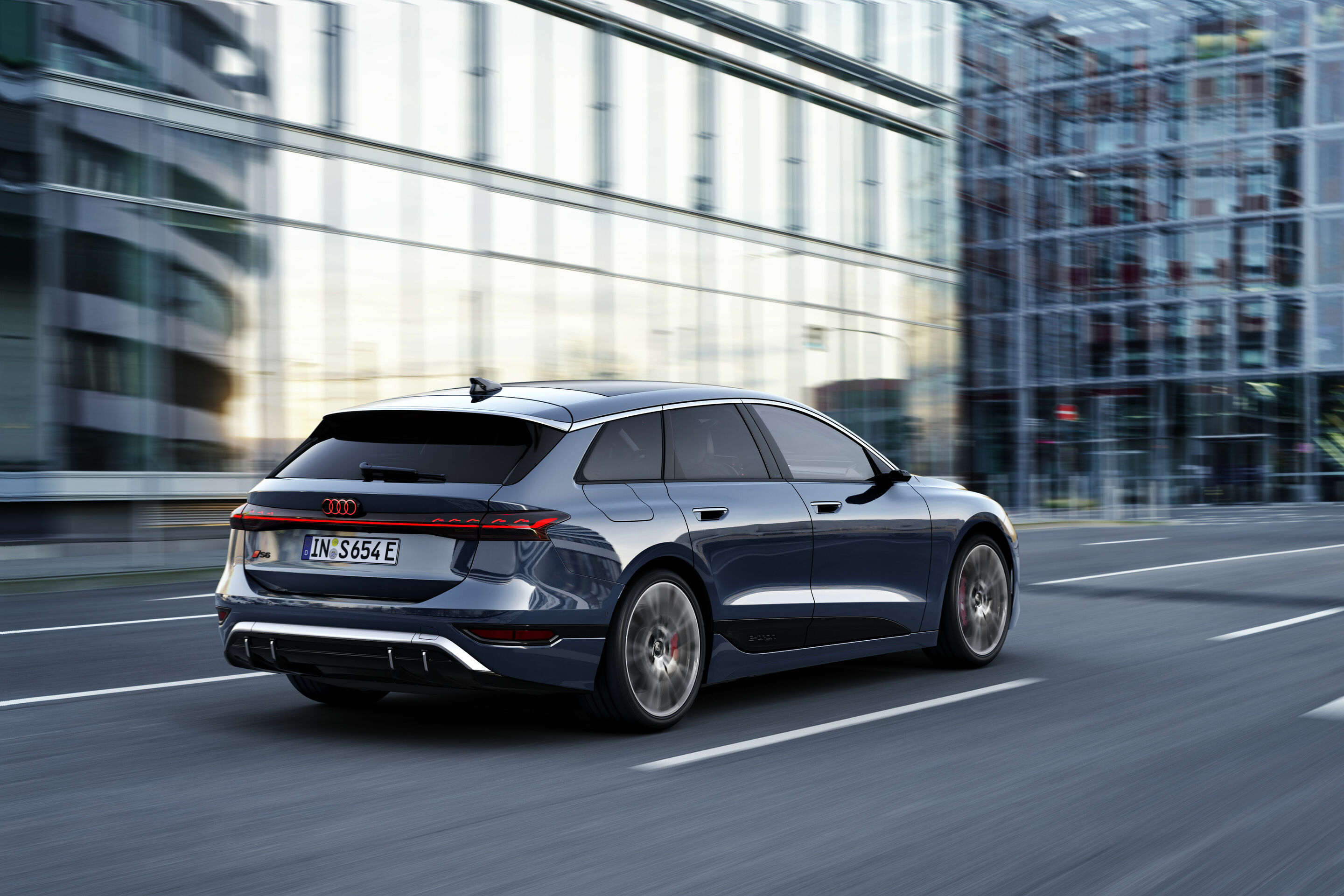 Audi S6 Avant e-tron interior and cockpit A243558