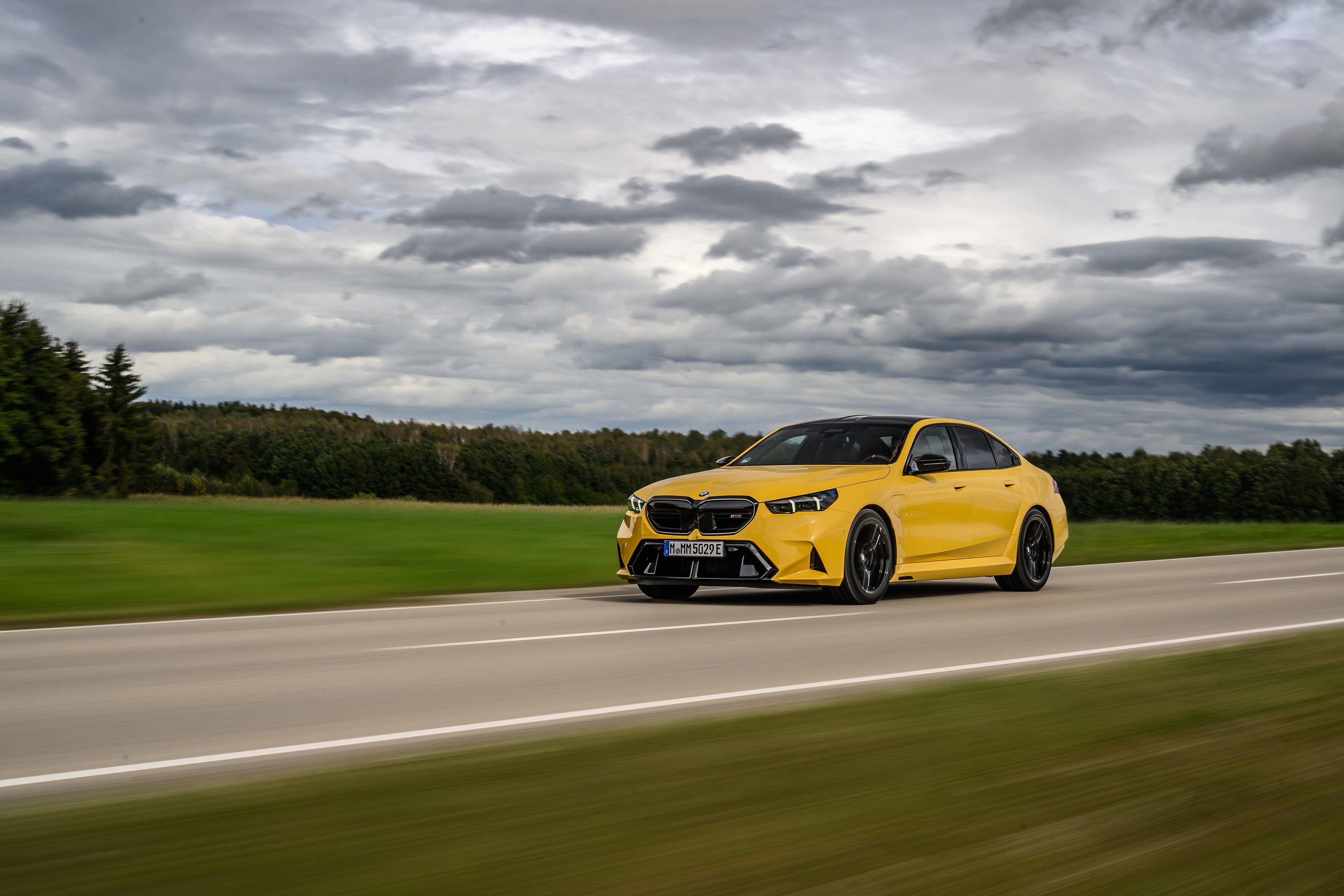 BMW M5 technology P90575424