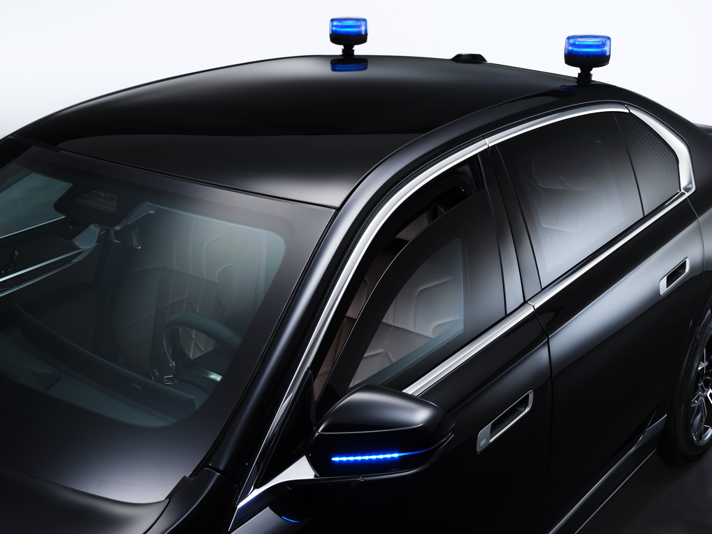 BMW 760i exterior P90516164