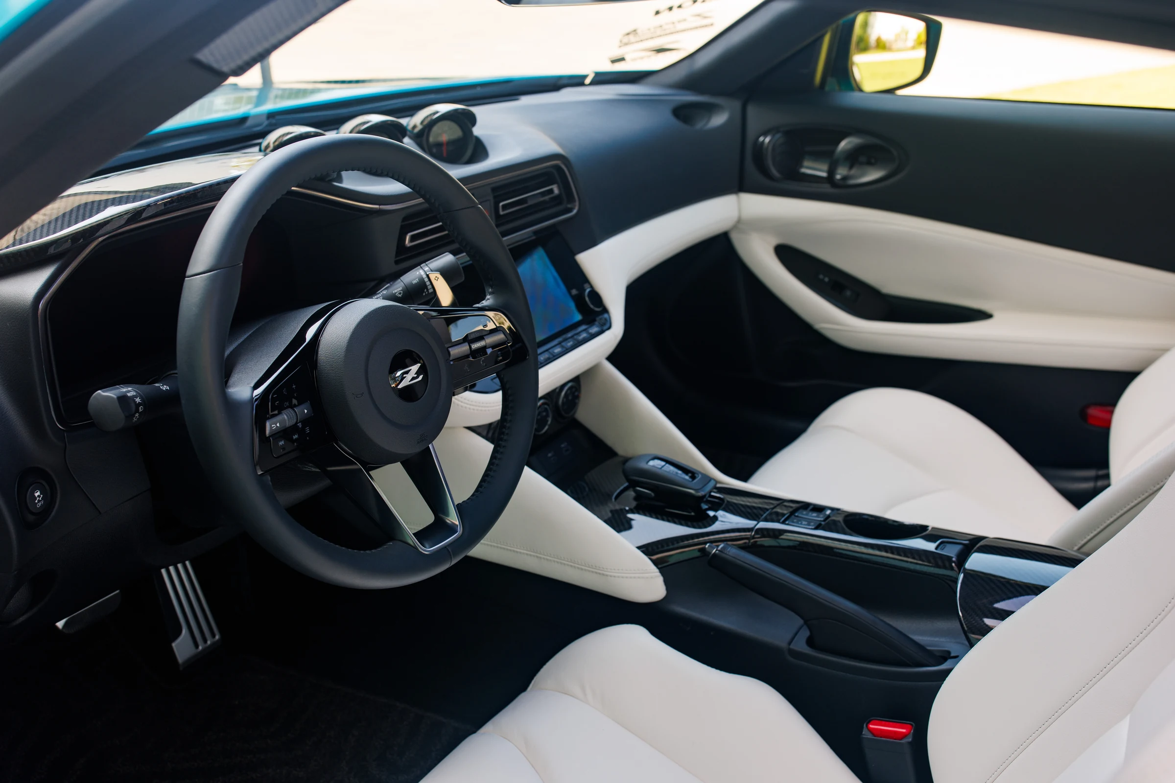 Nissan Z Kaze Concept interior official photo 2