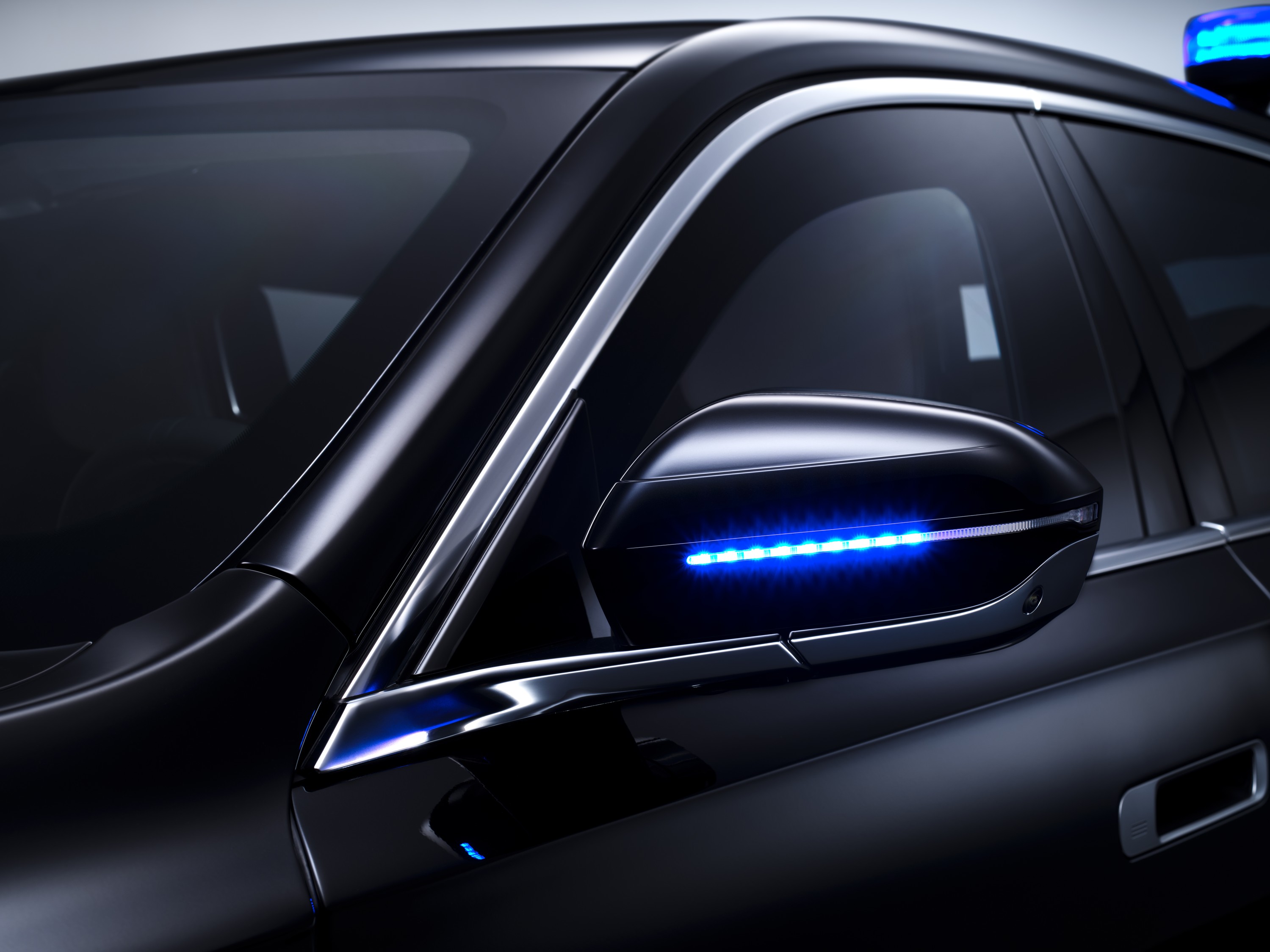BMW 760i exterior P90516165