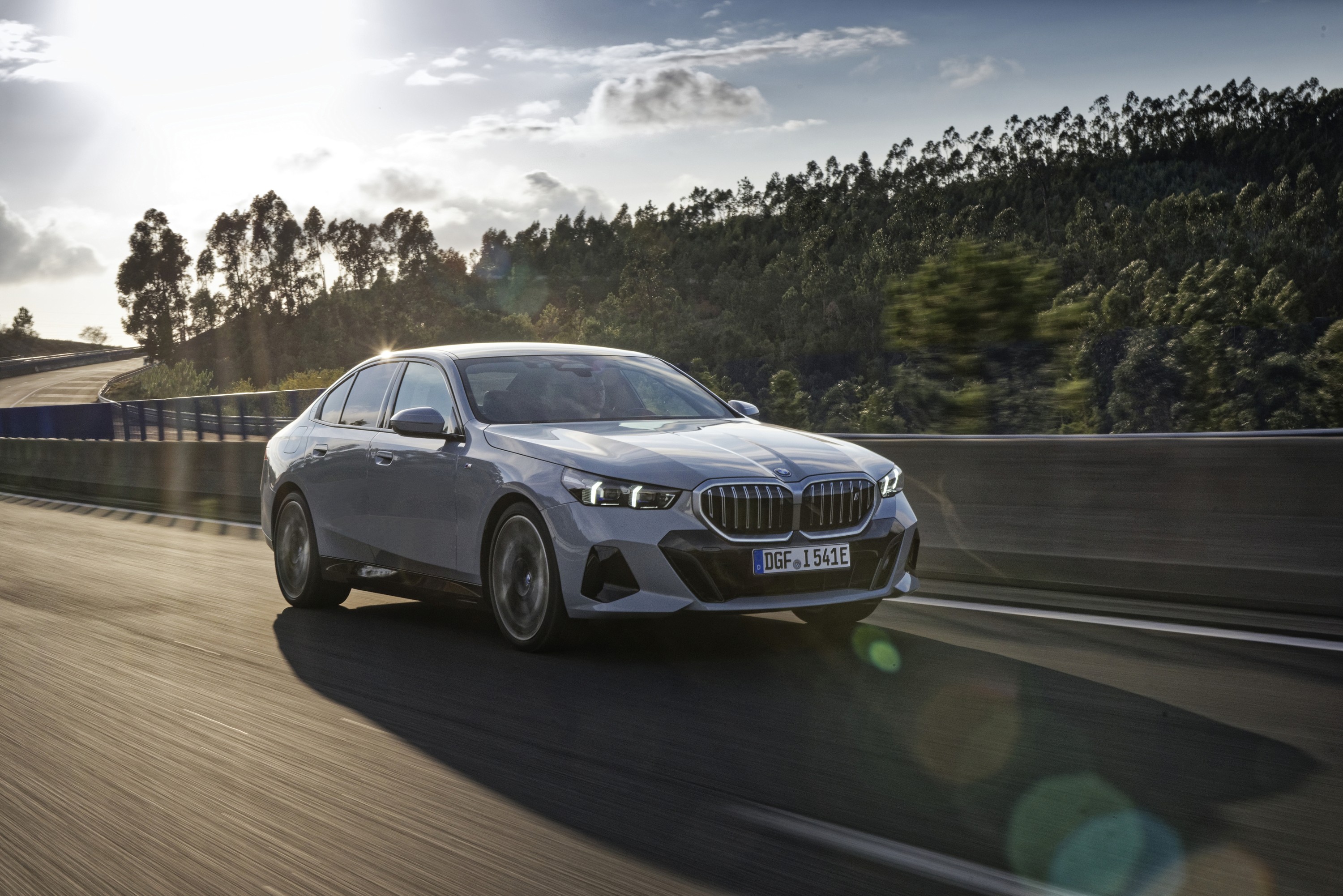 BMW i5 driving P90522957
