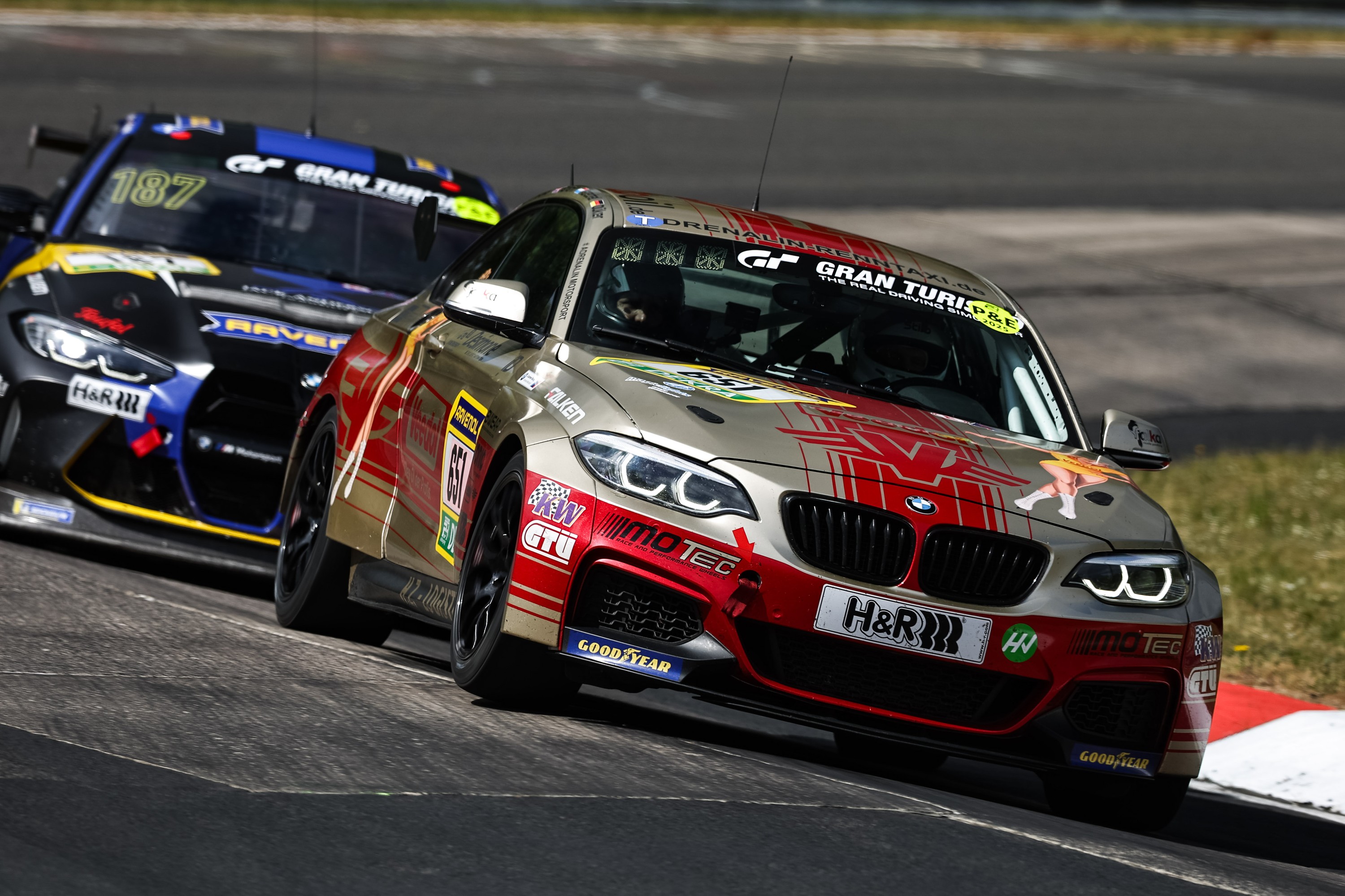 BMW M240i exterior P90601191
