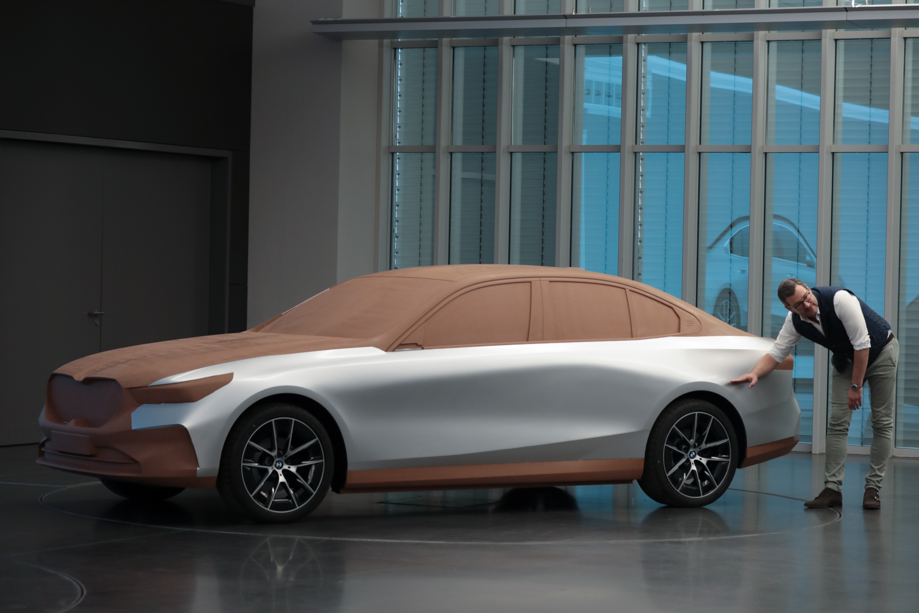 BMW 5 Series exterior P90504745