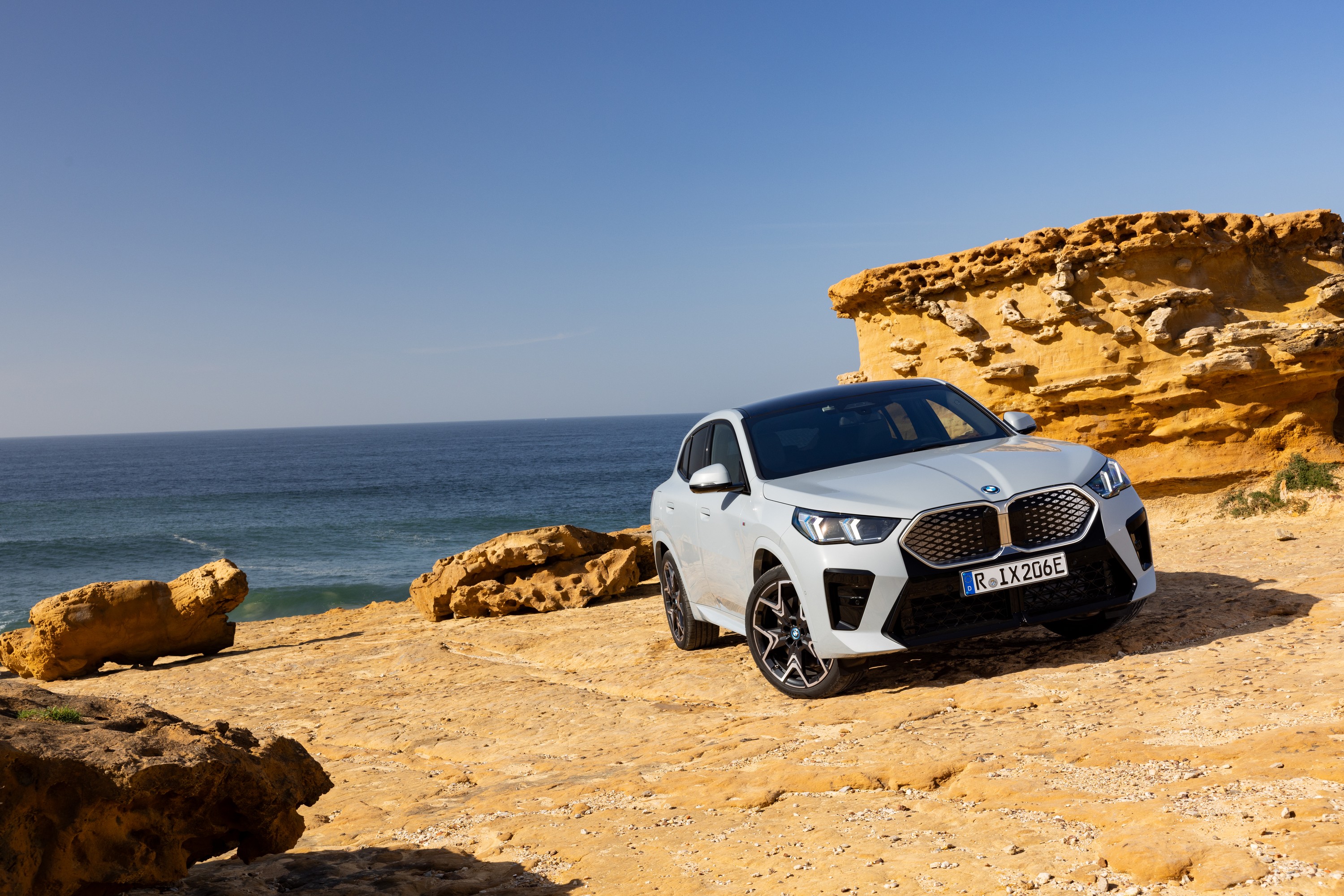 BMW iX2 exterior P90540008
