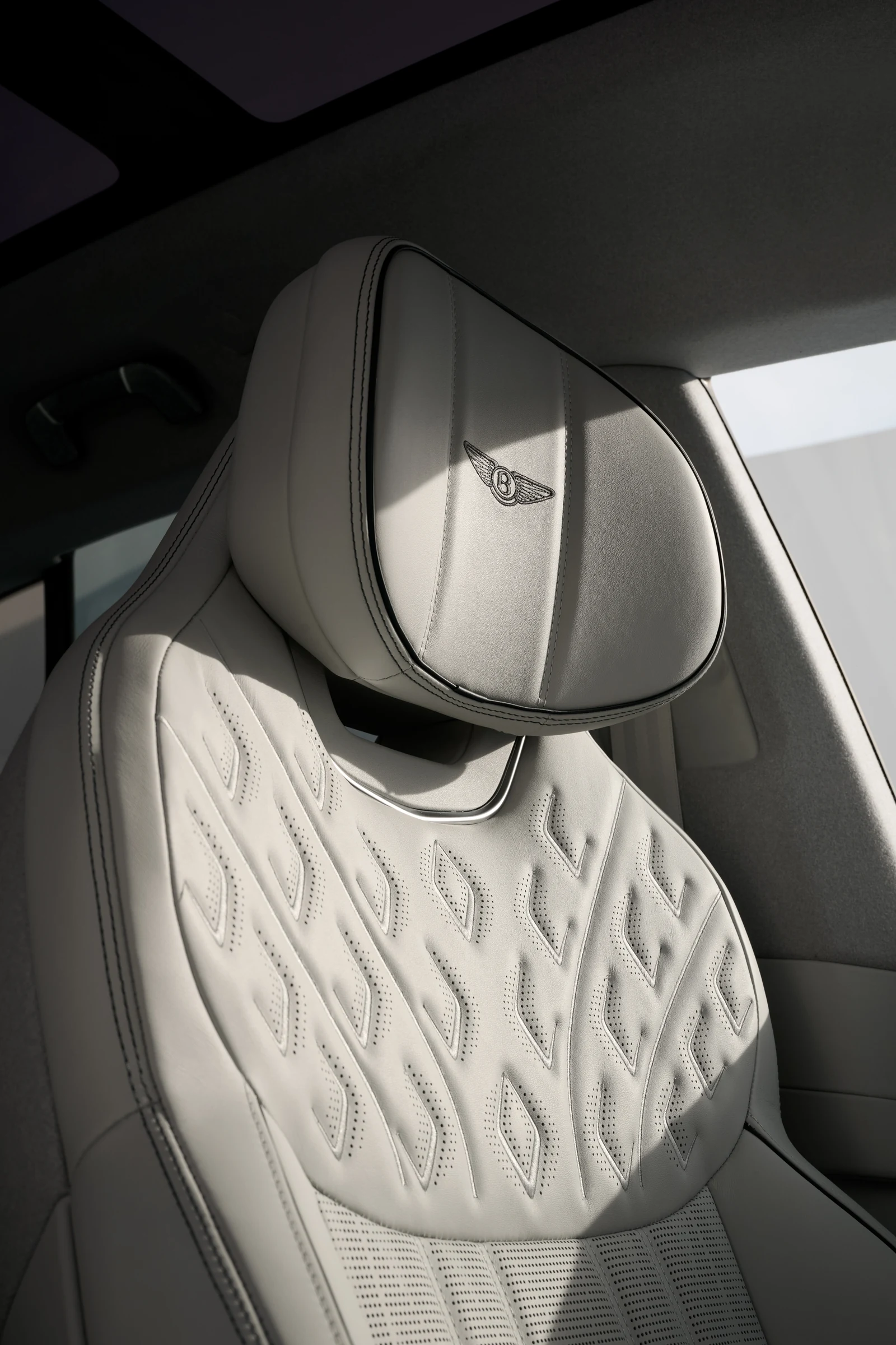 Bentley Torcal interior official photo 11
