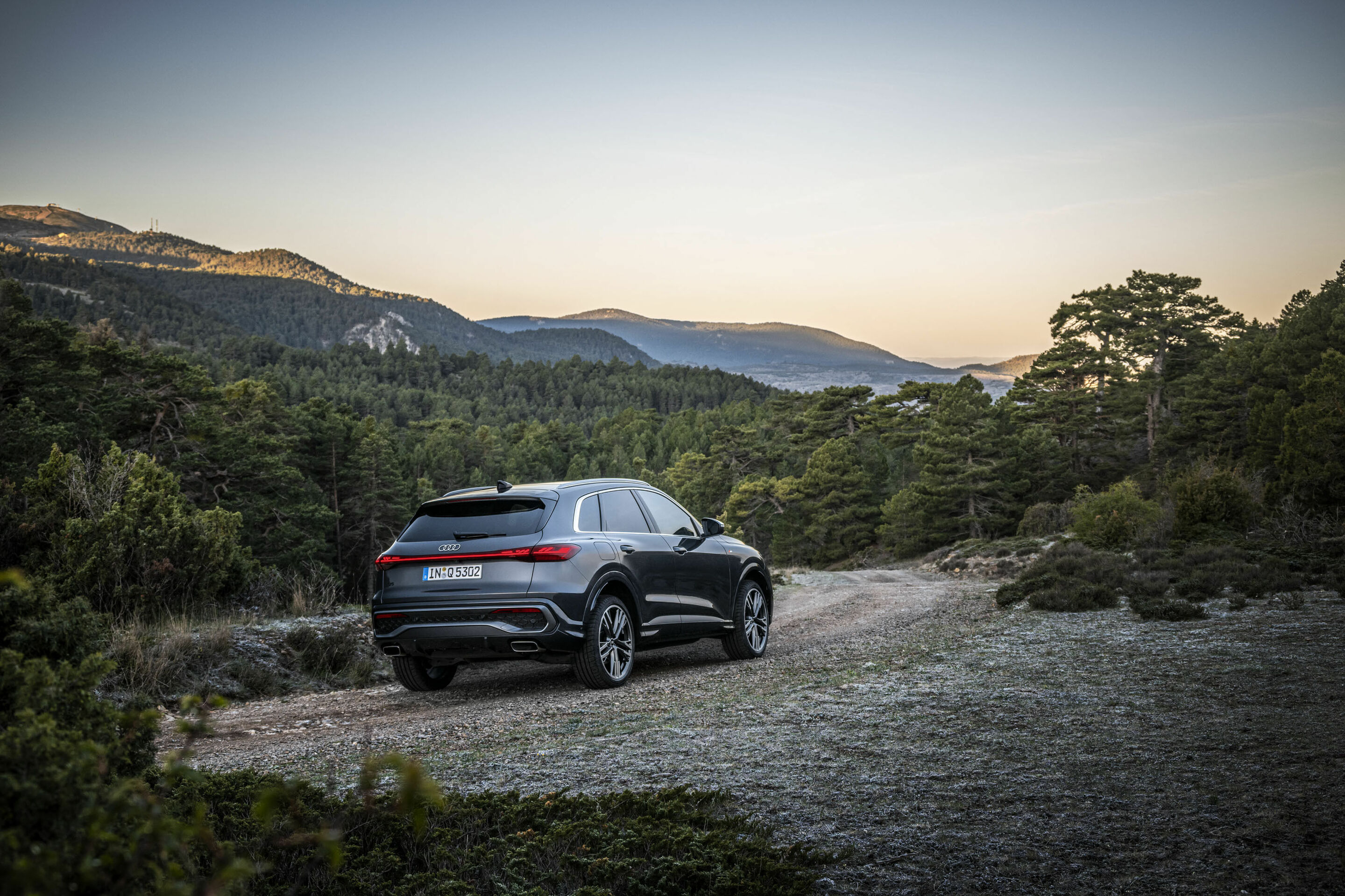 Audi Q5 SUV additional exterior official photo
