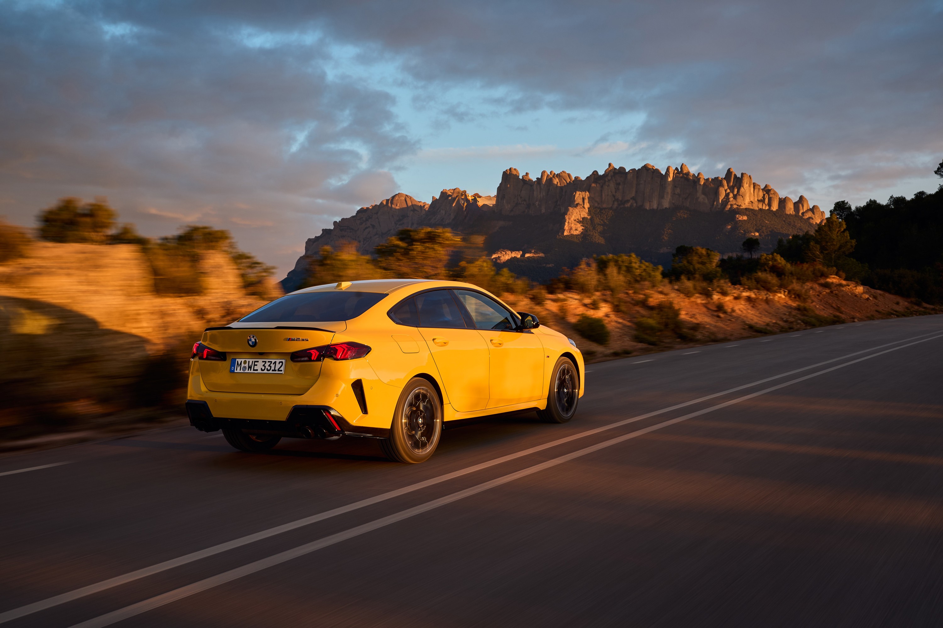 BMW M235 exterior P90588974