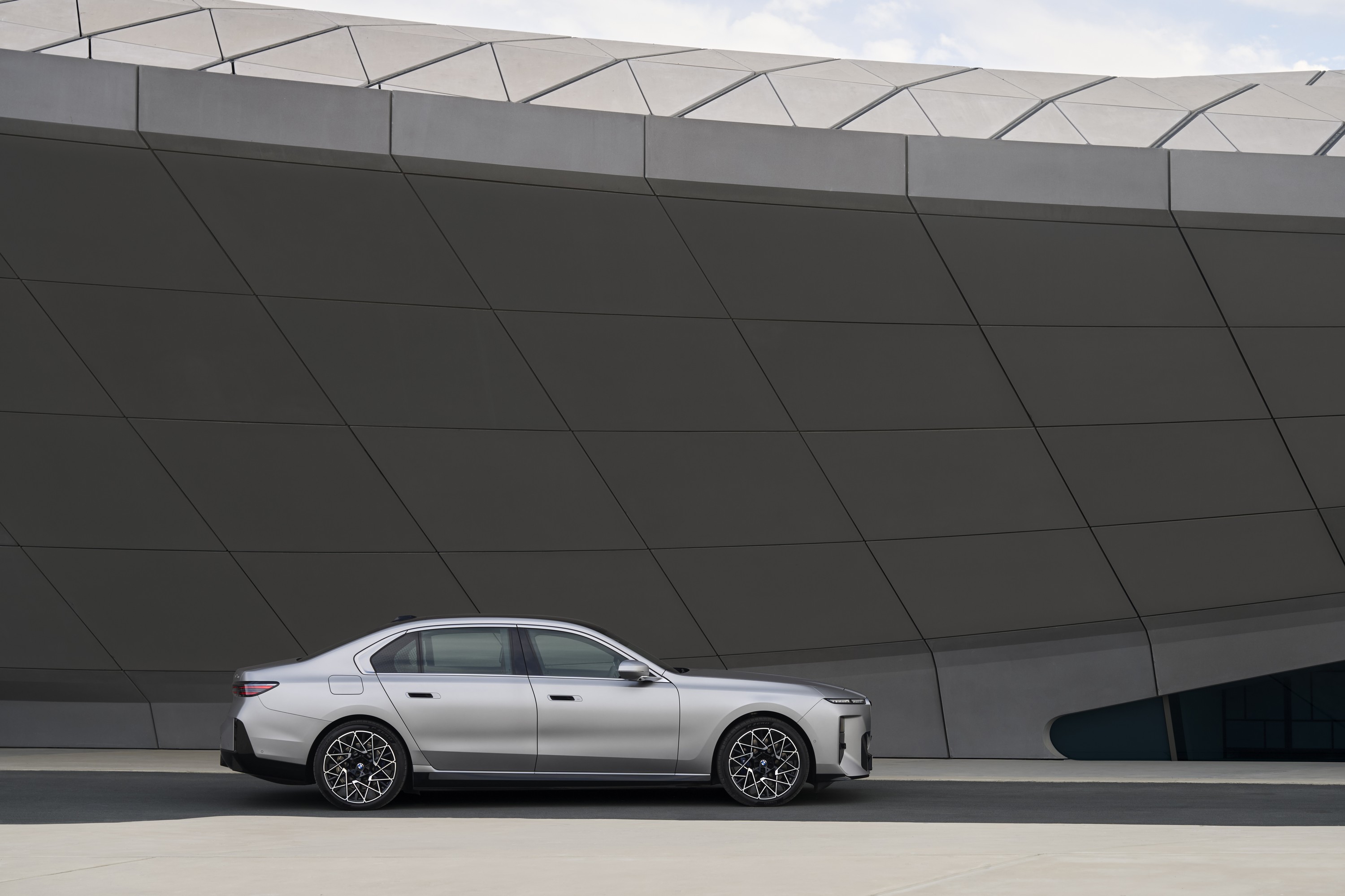 BMW i7 exterior P90636151
