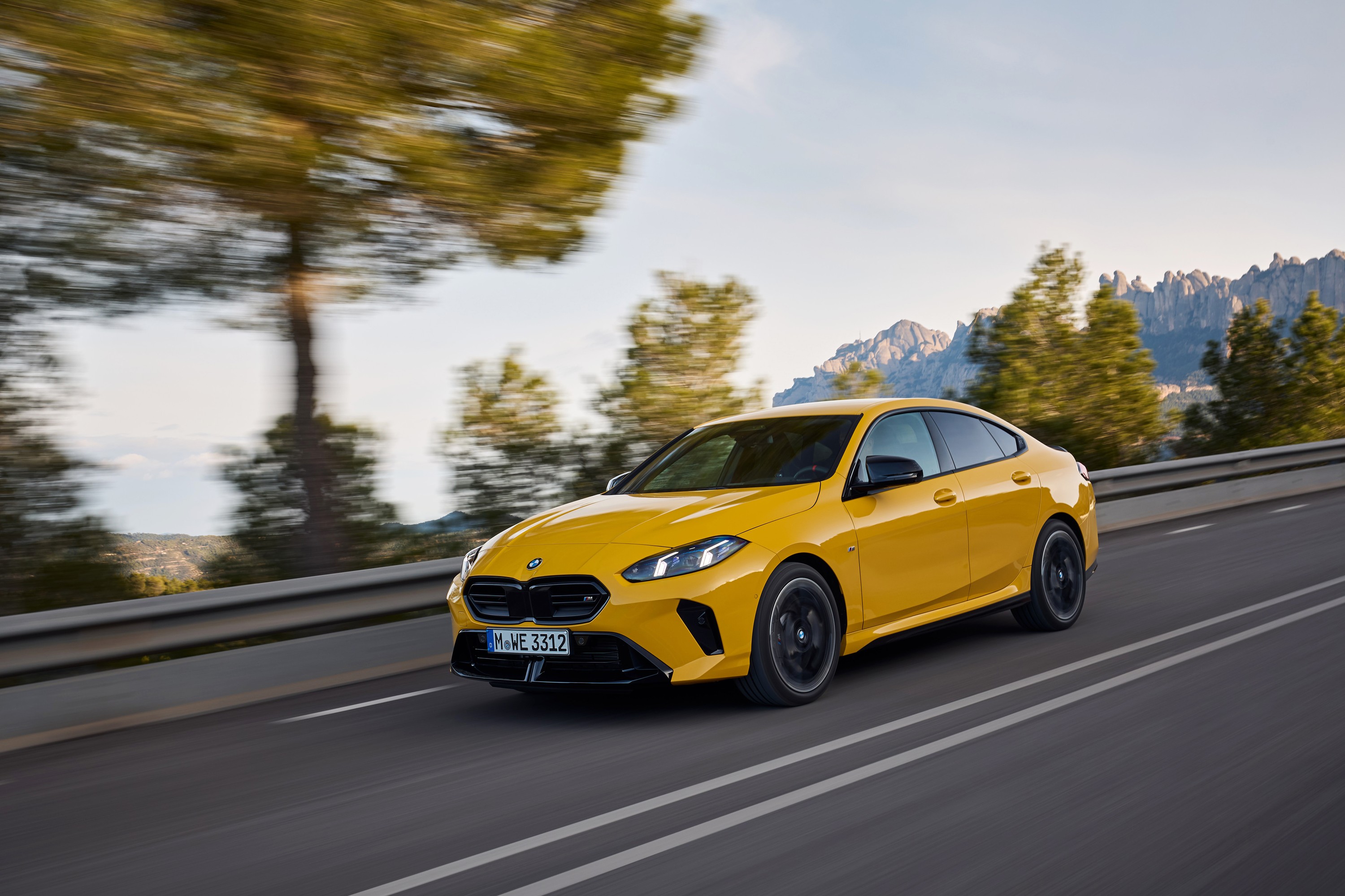 BMW M235 exterior P90588957