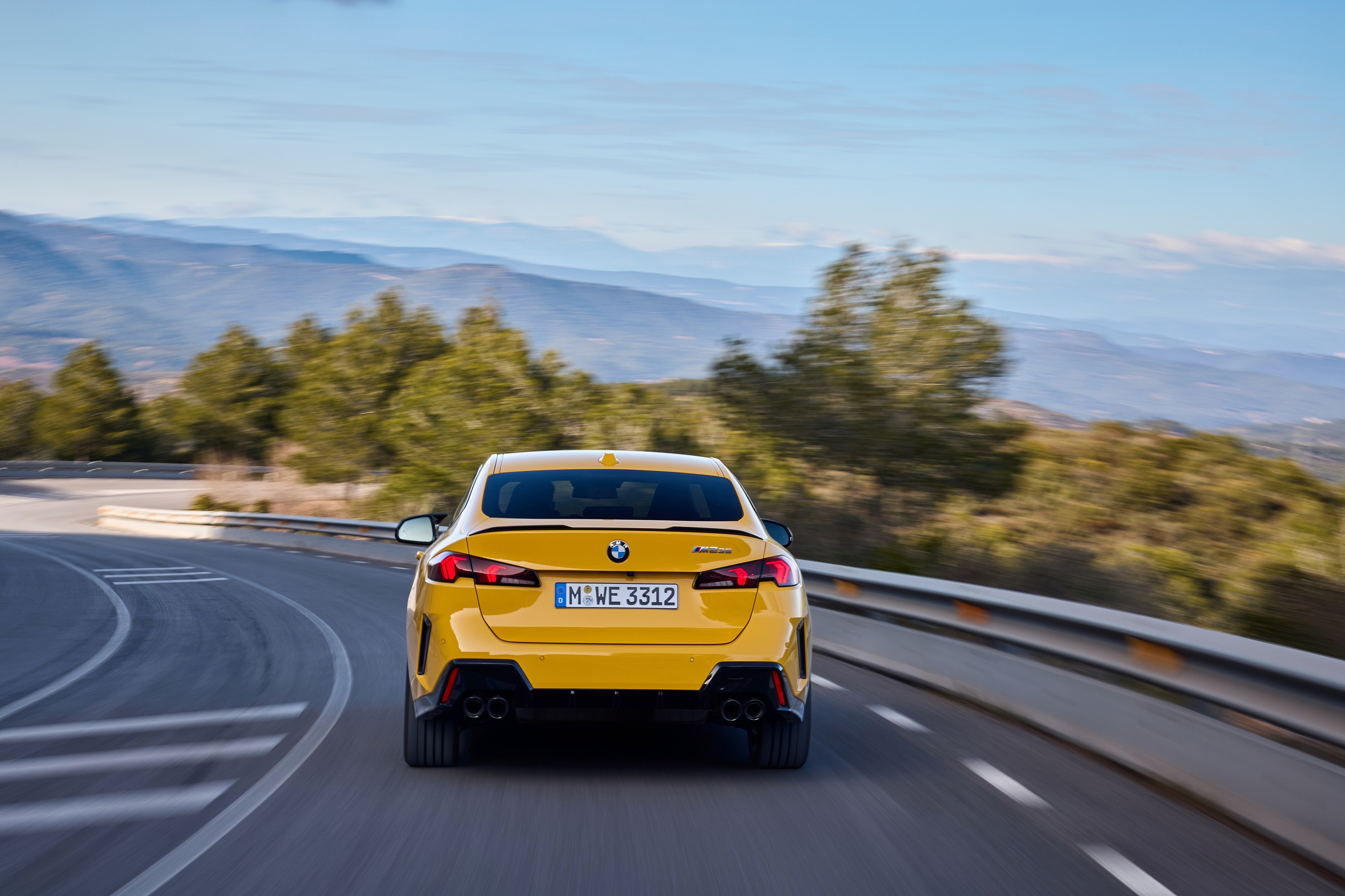 BMW M235 exterior P90588966