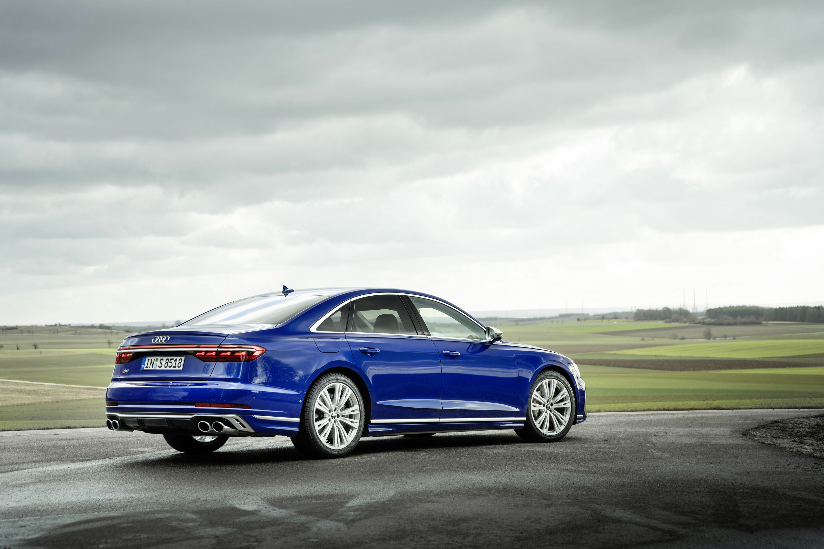 Audi S8 interior and cockpit A220793