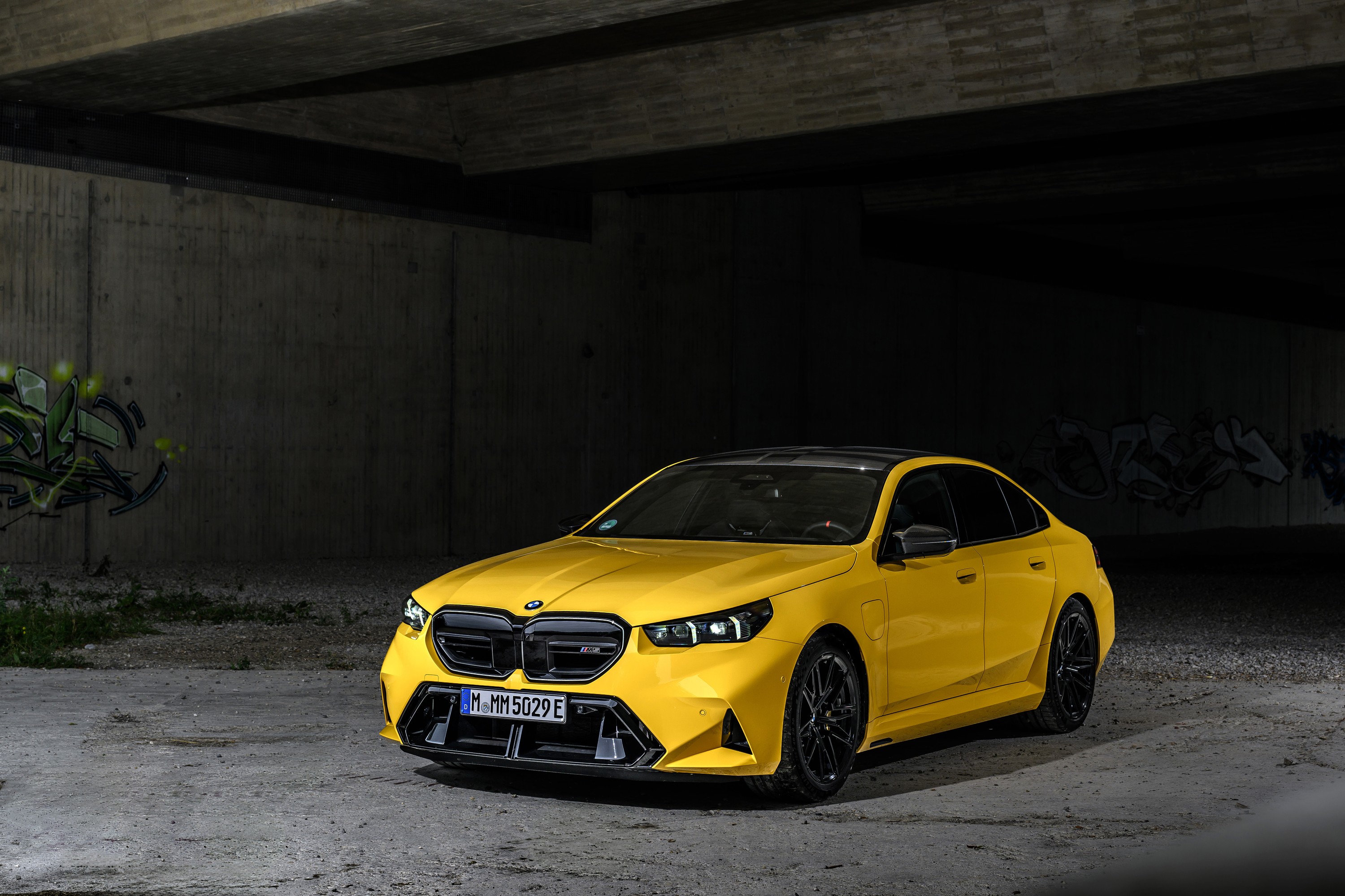 BMW M5 technology P90575449