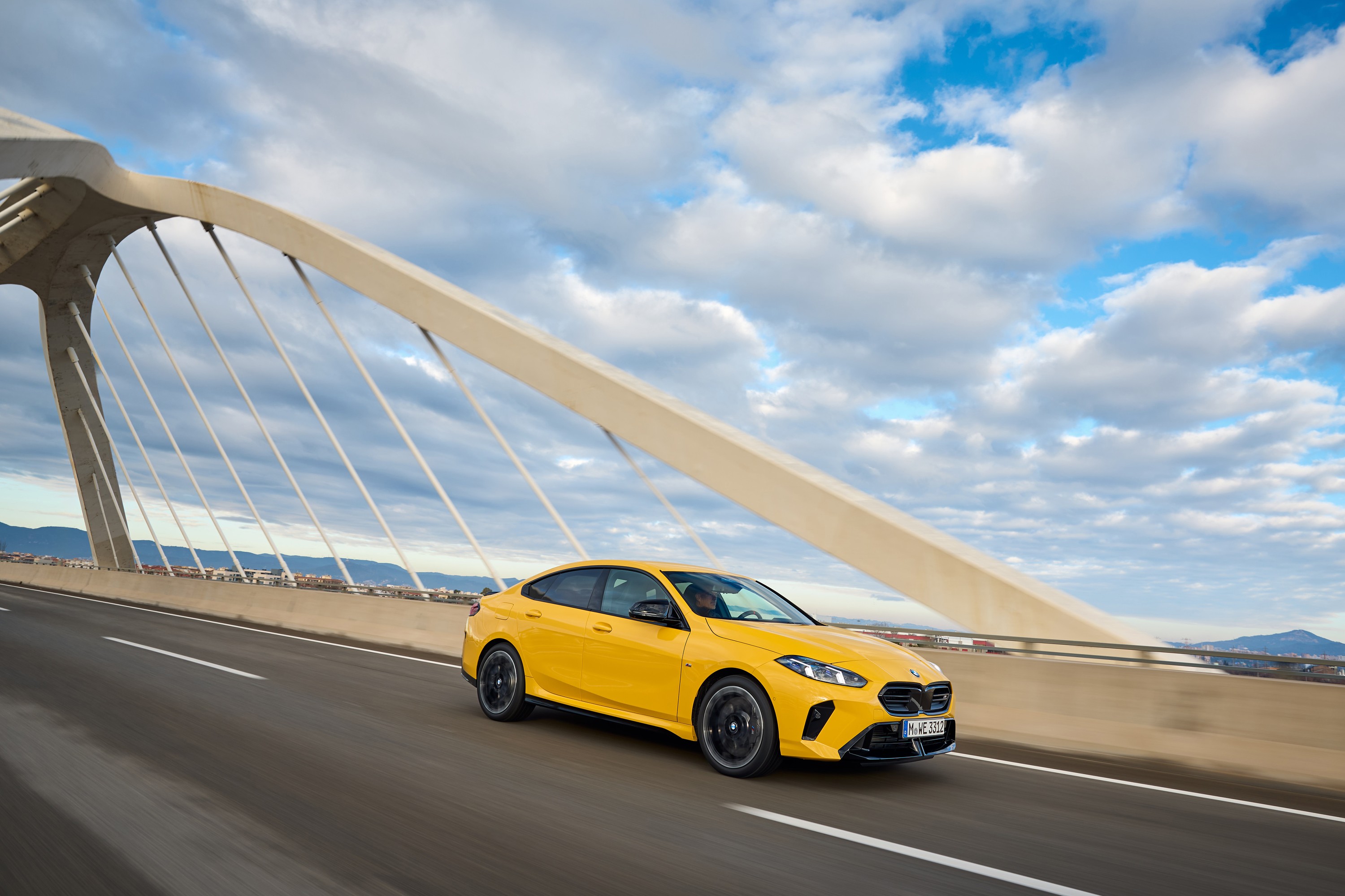 BMW M235 exterior P90588989