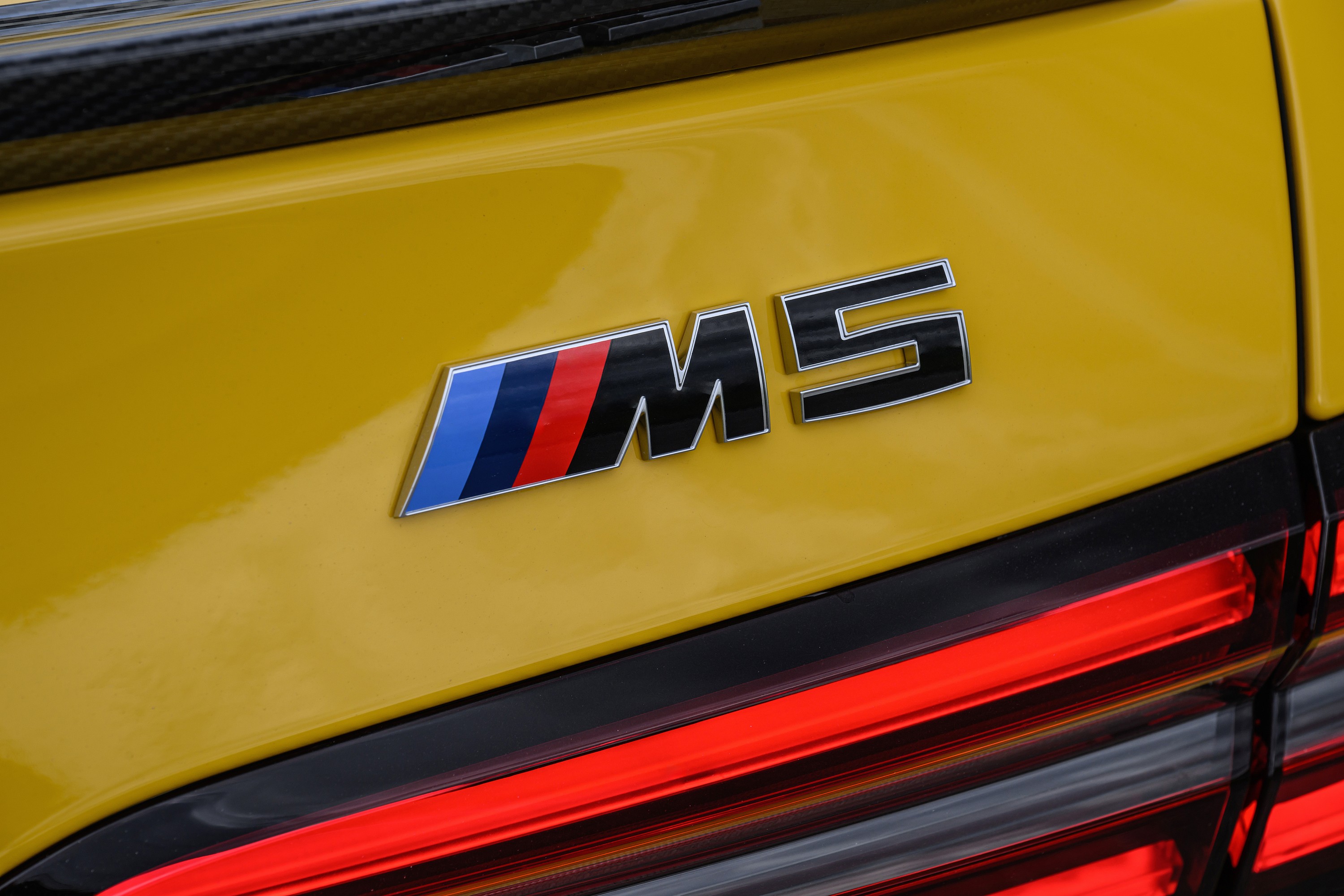BMW M5 technology P90575484