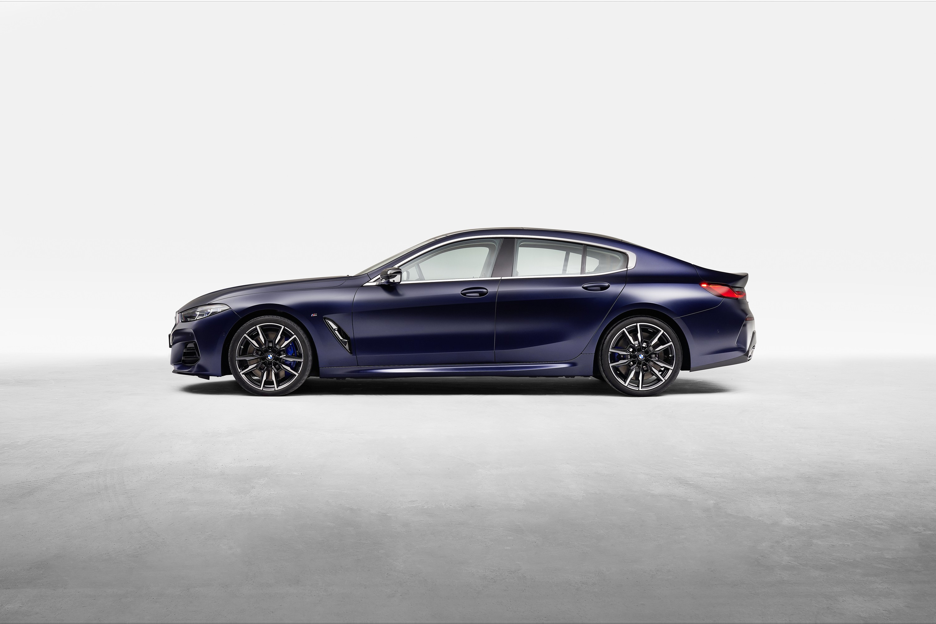 BMW M850i exterior P90449080