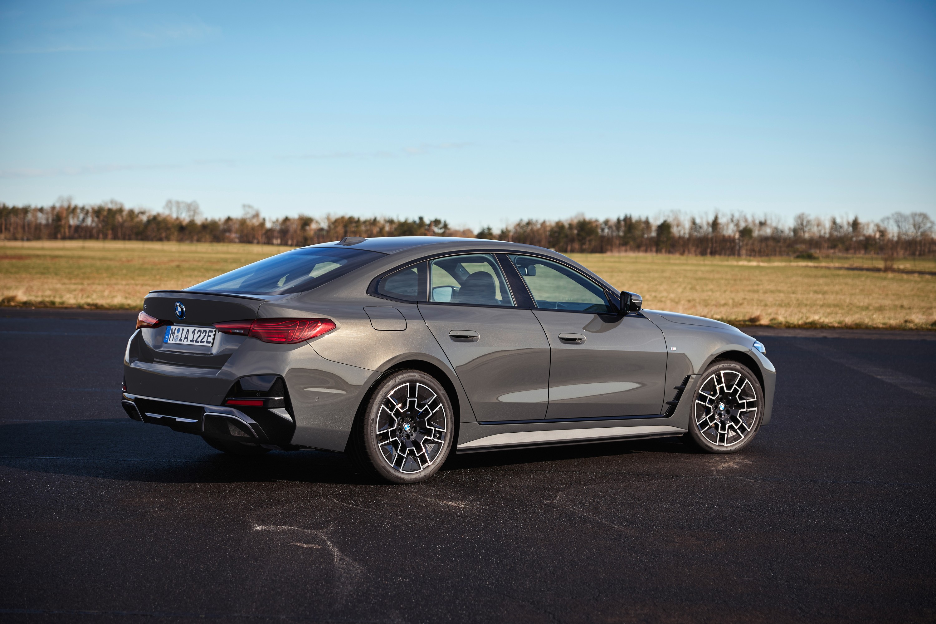 BMW i4 exterior P90546613