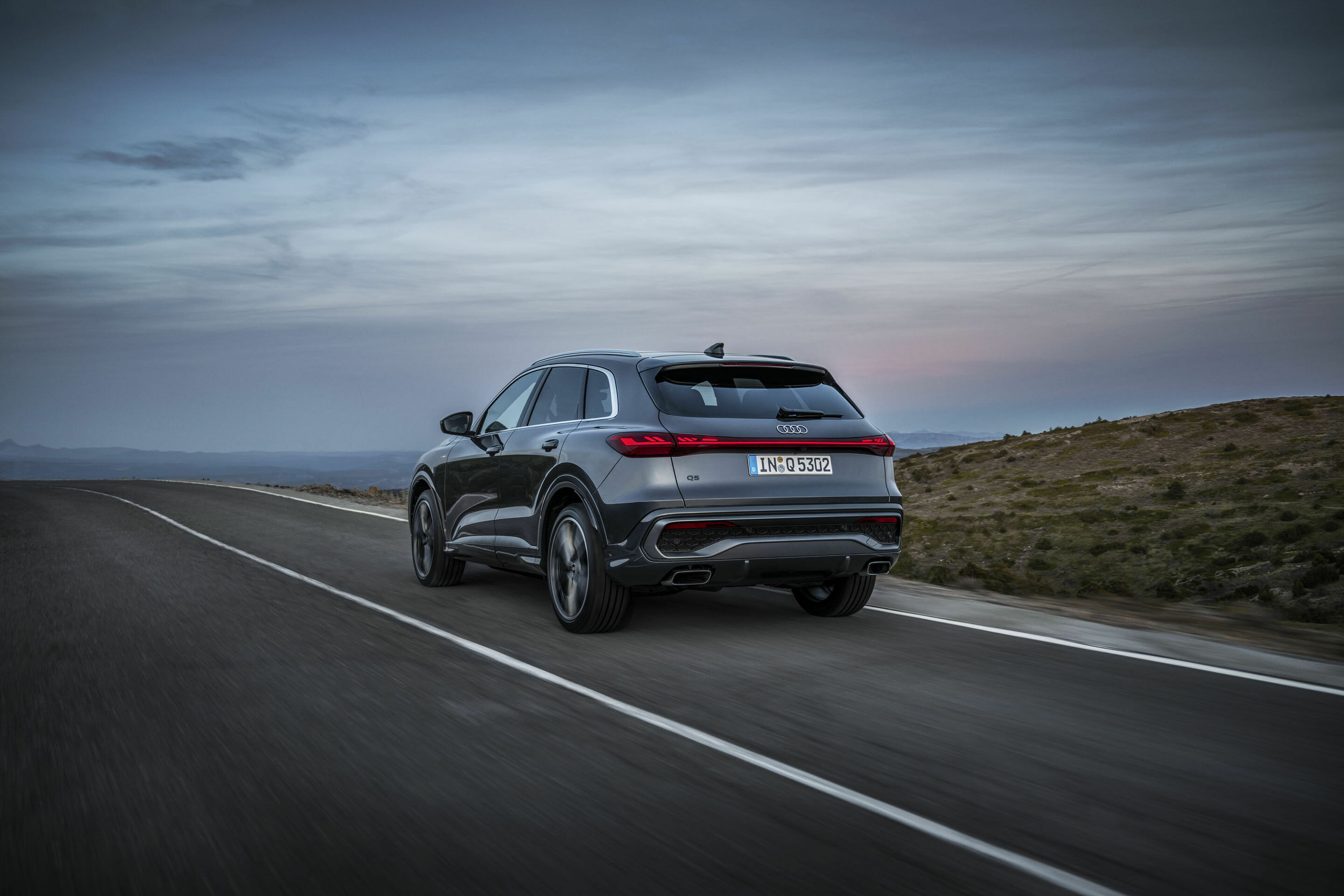 Audi Q5 SUV additional exterior official photo