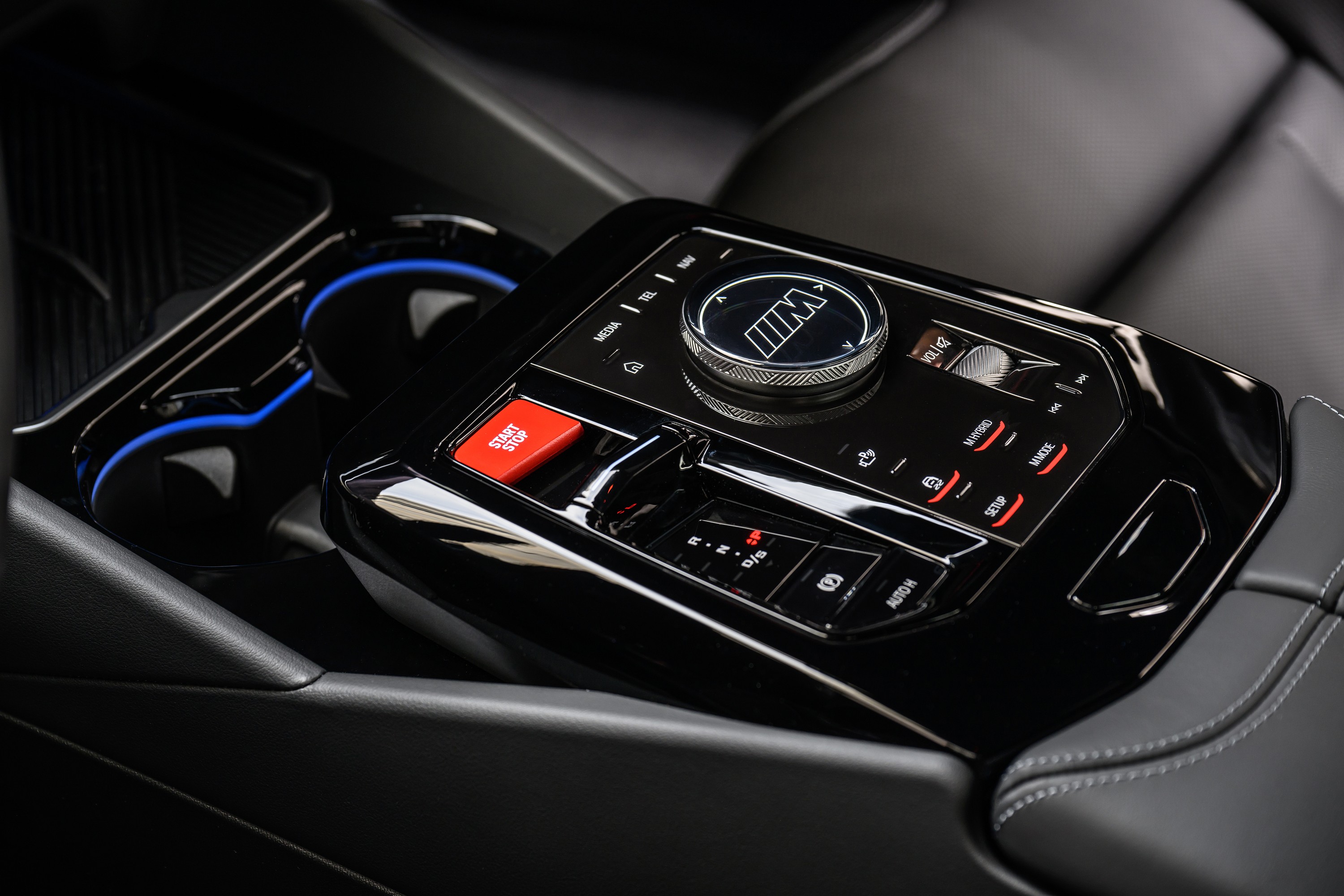 BMW M5 technology P90575498