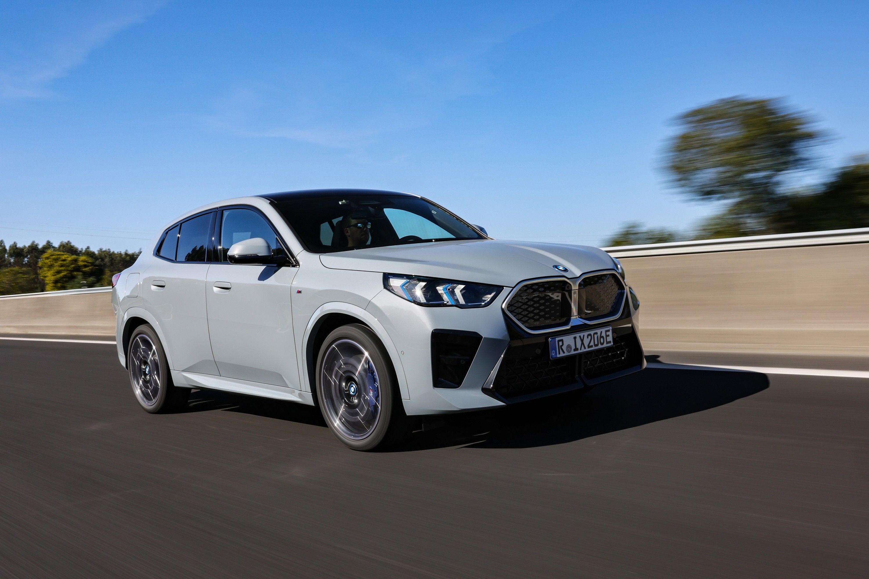 BMW iX2 driving P90540011