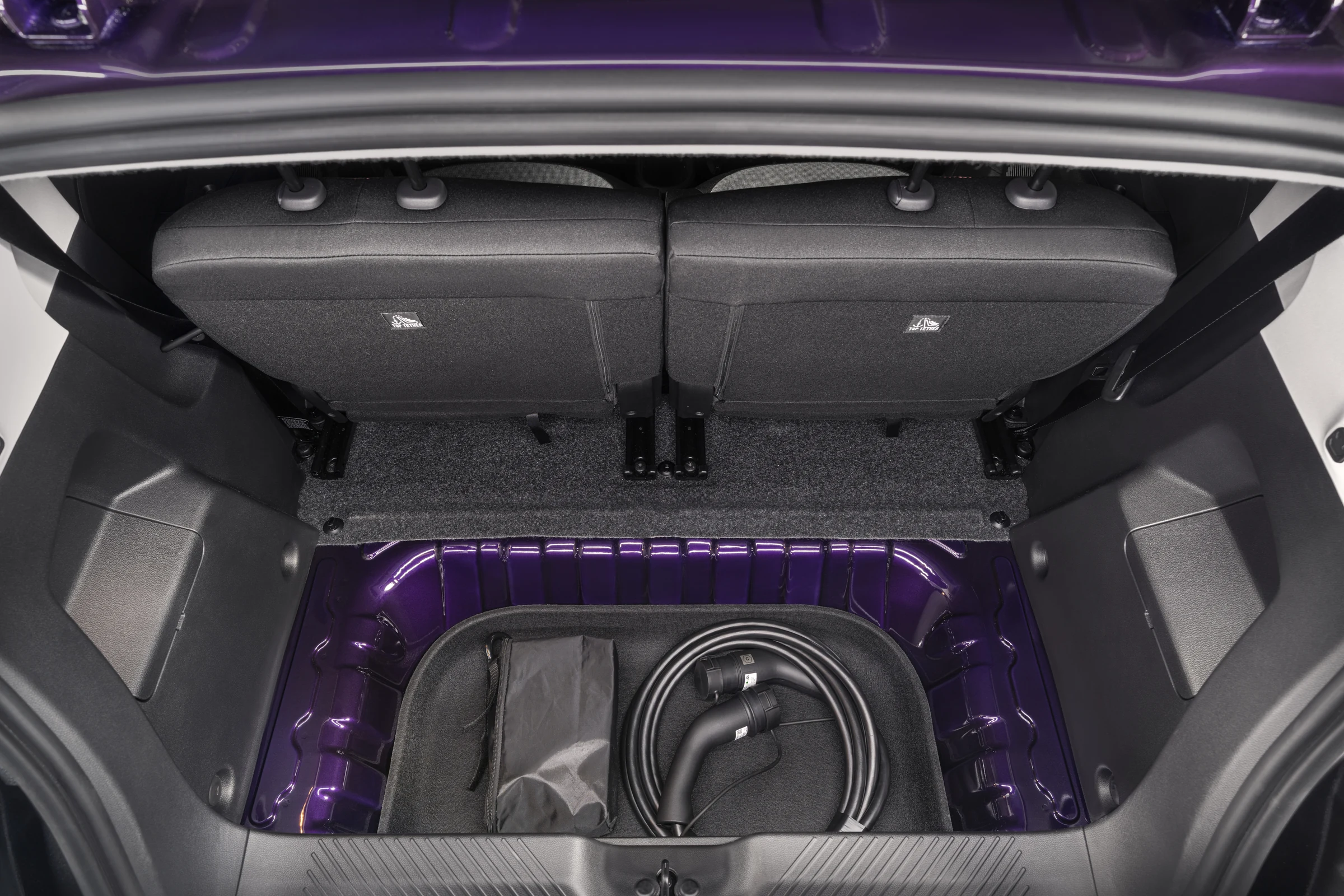 Nissan Pixo interior official photo 37