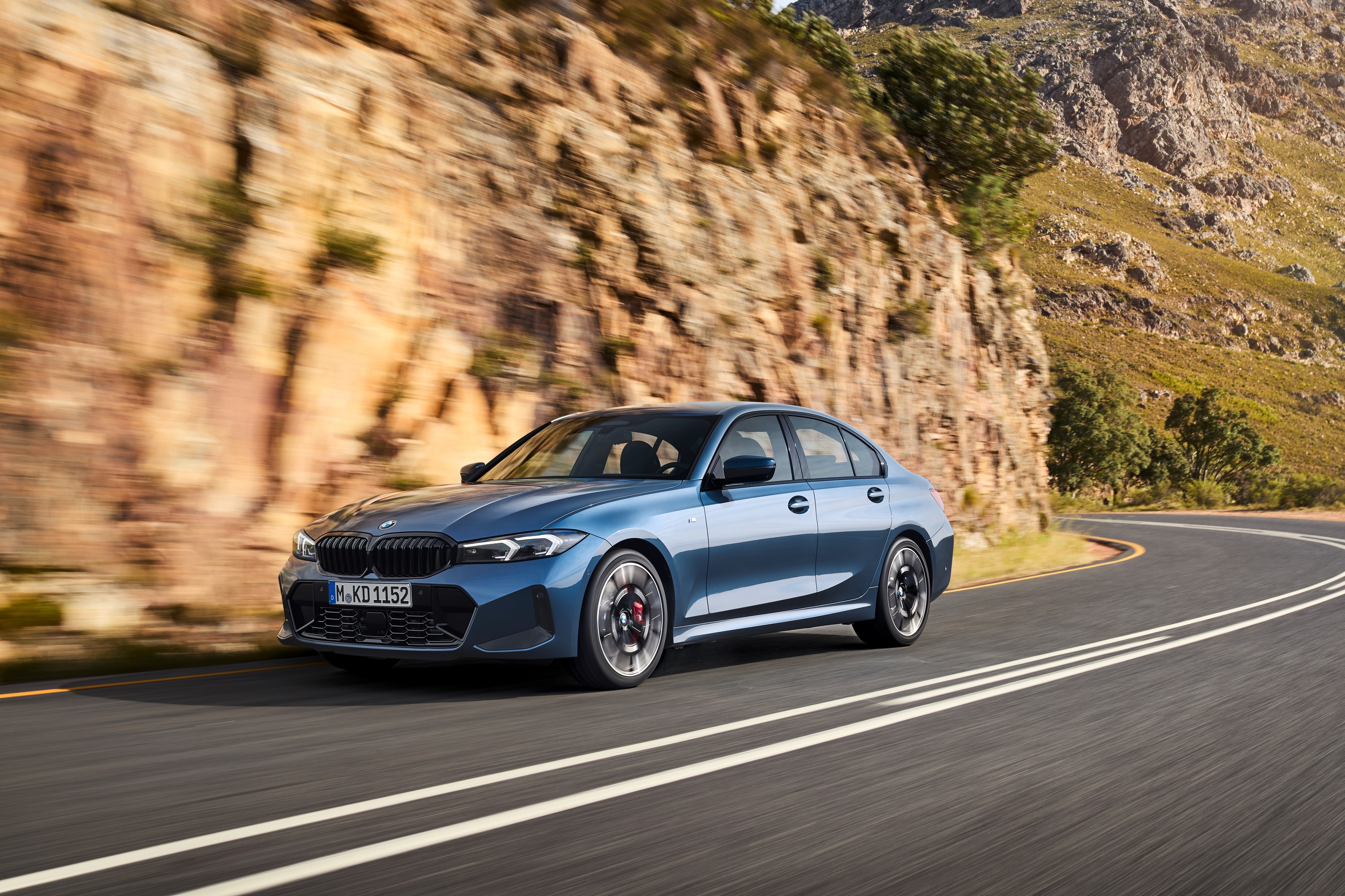 BMW 330i exterior P90549617