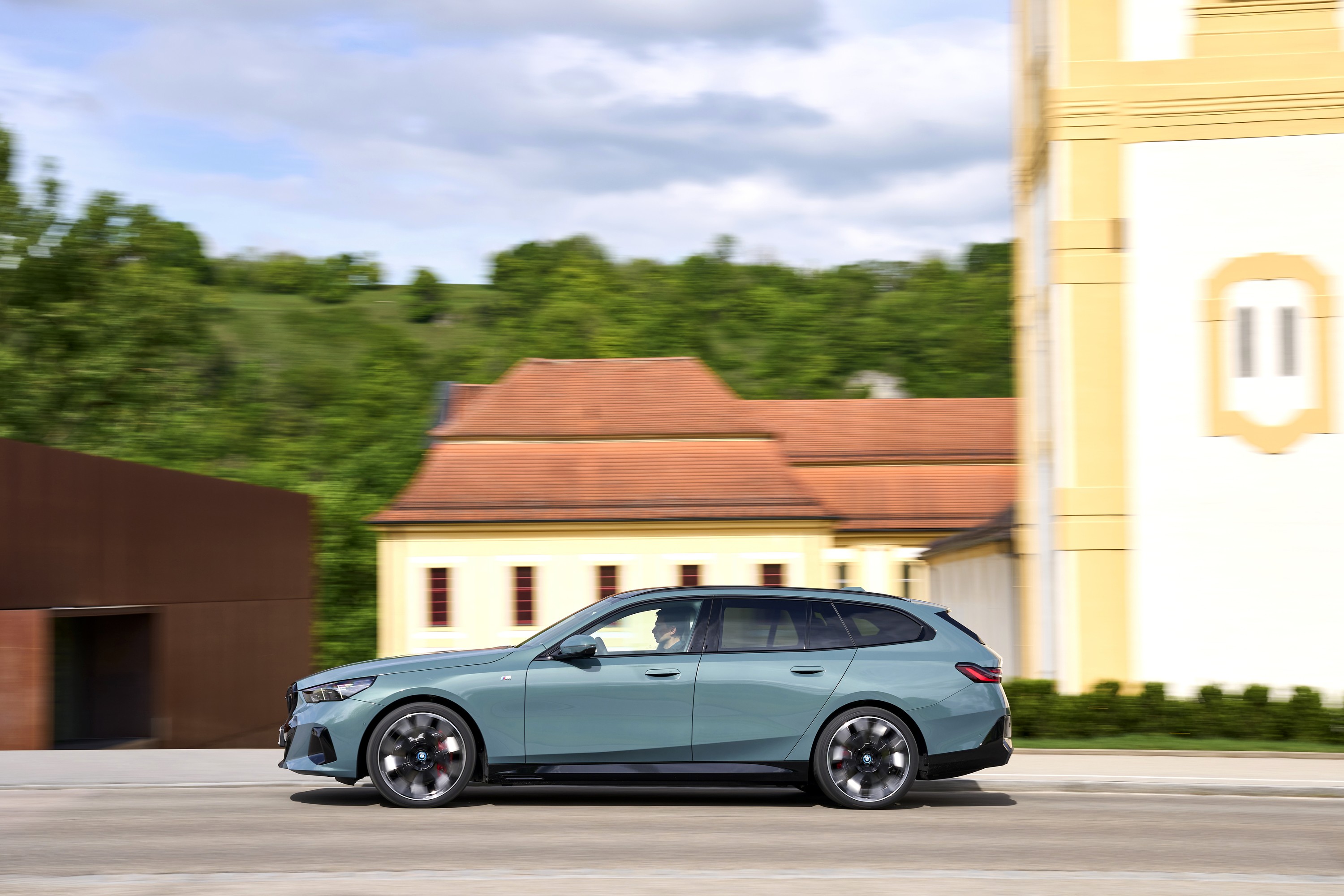 BMW i5 driving P90549949