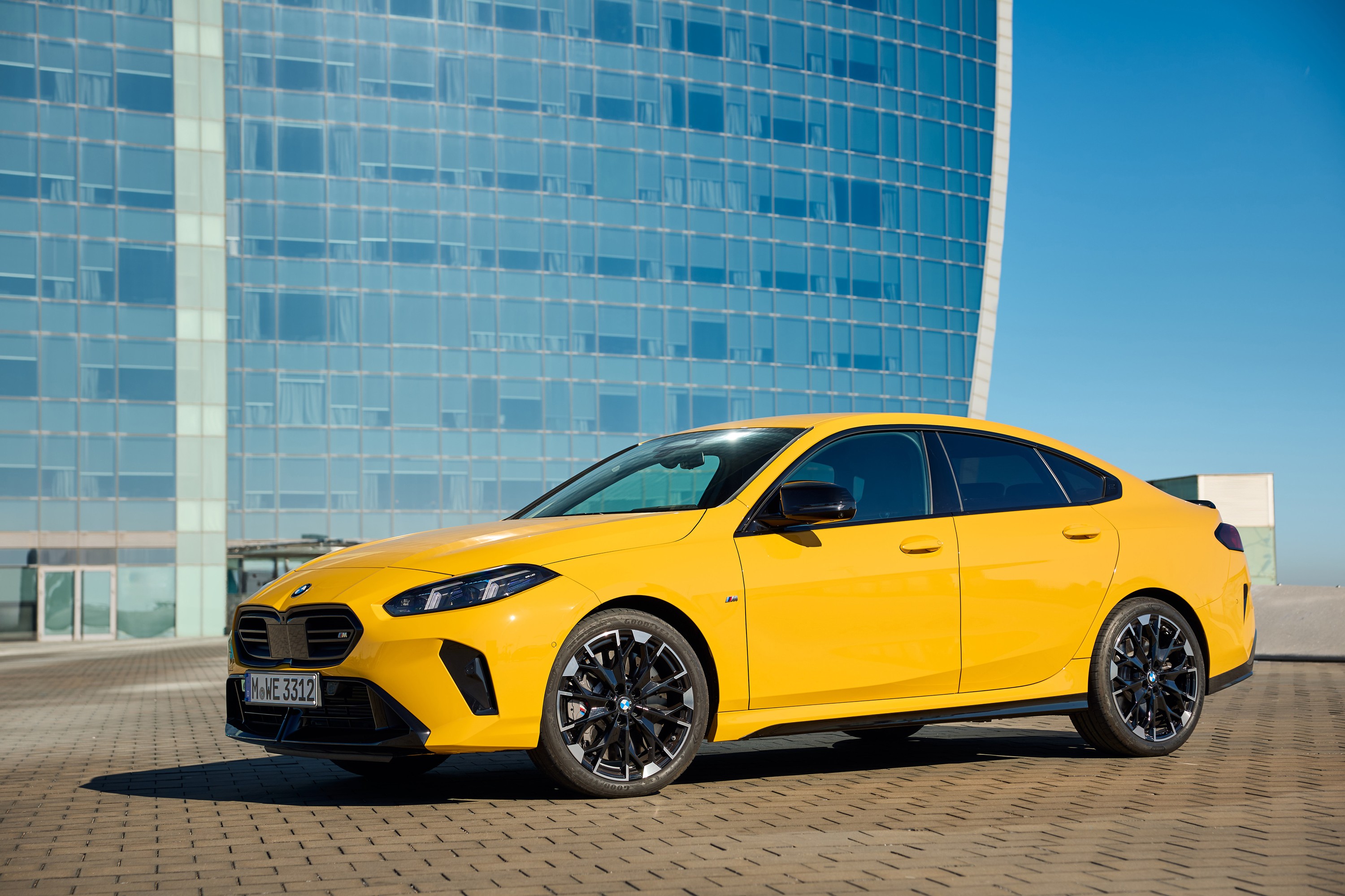 BMW M235 exterior P90589015