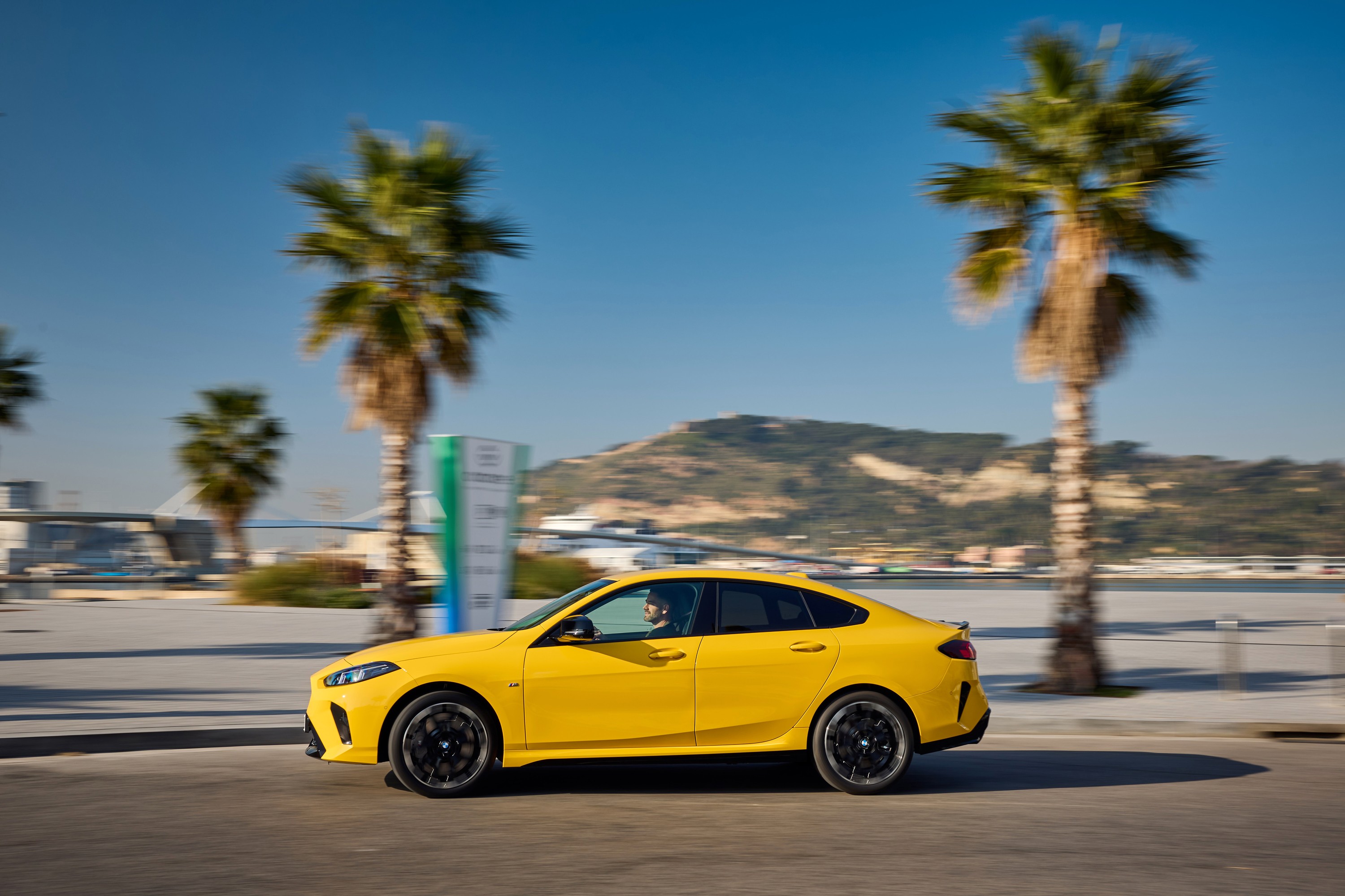 BMW M235 exterior P90588979