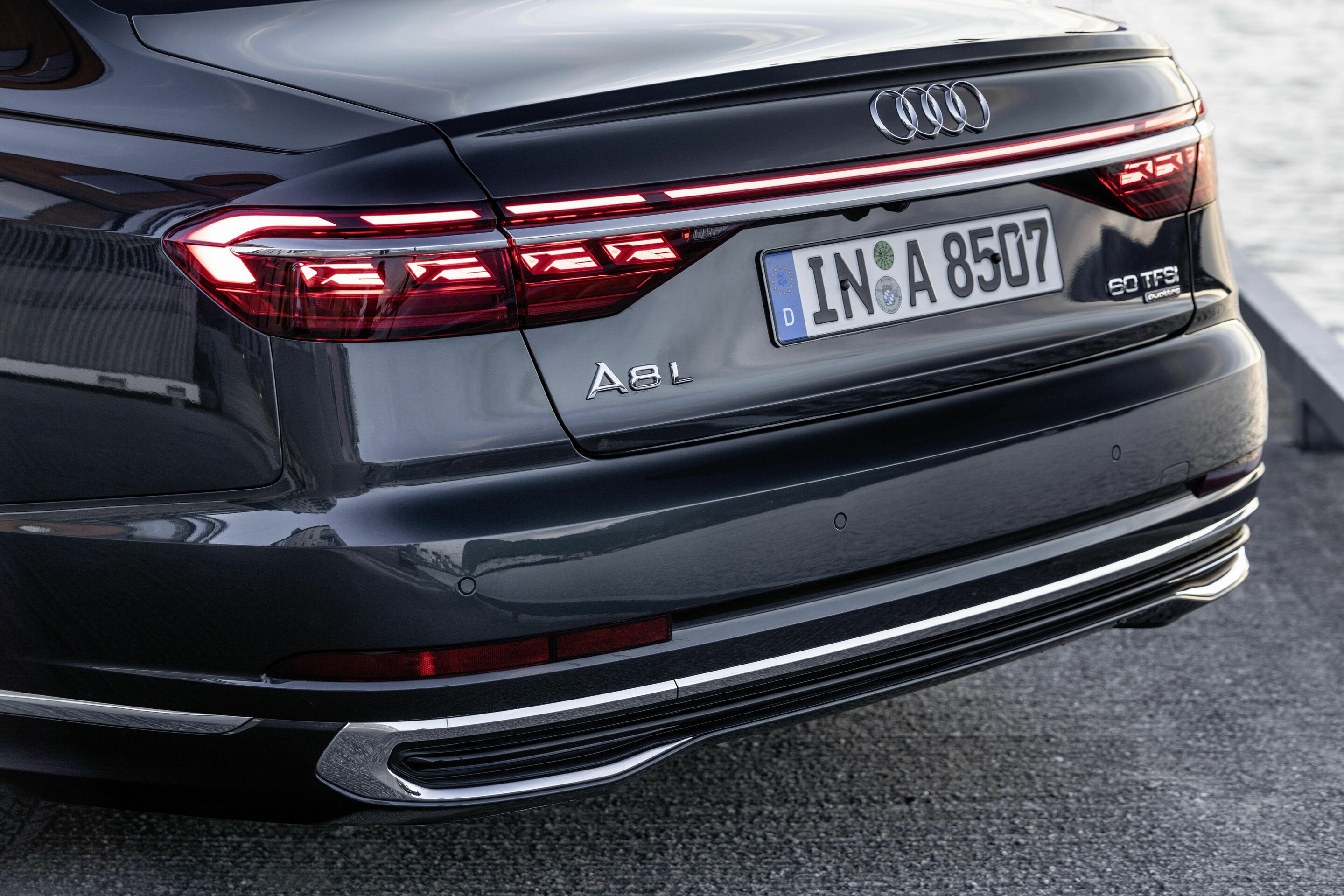 Audi A8 L interior and cockpit A218493