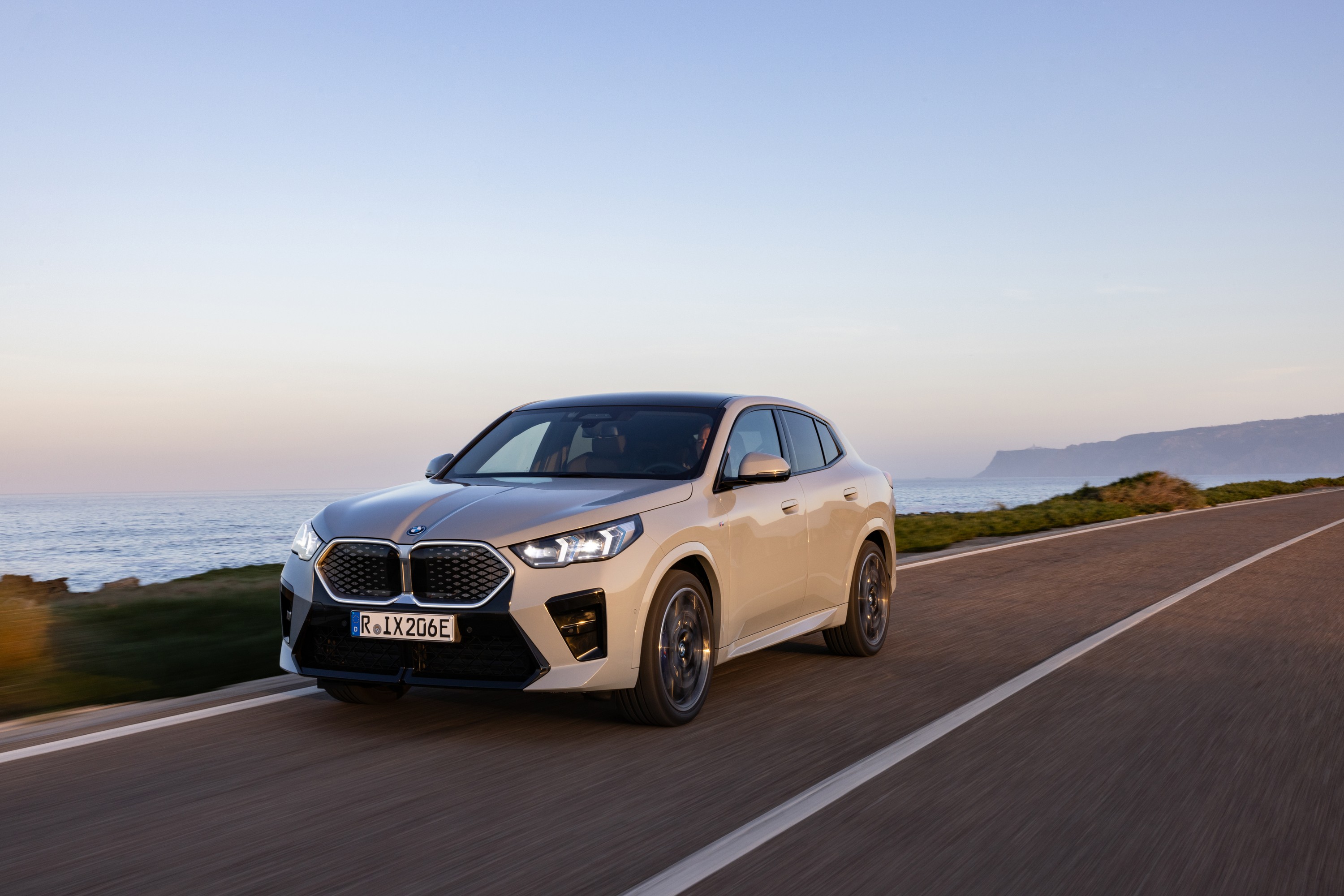 BMW iX2 driving P90540073