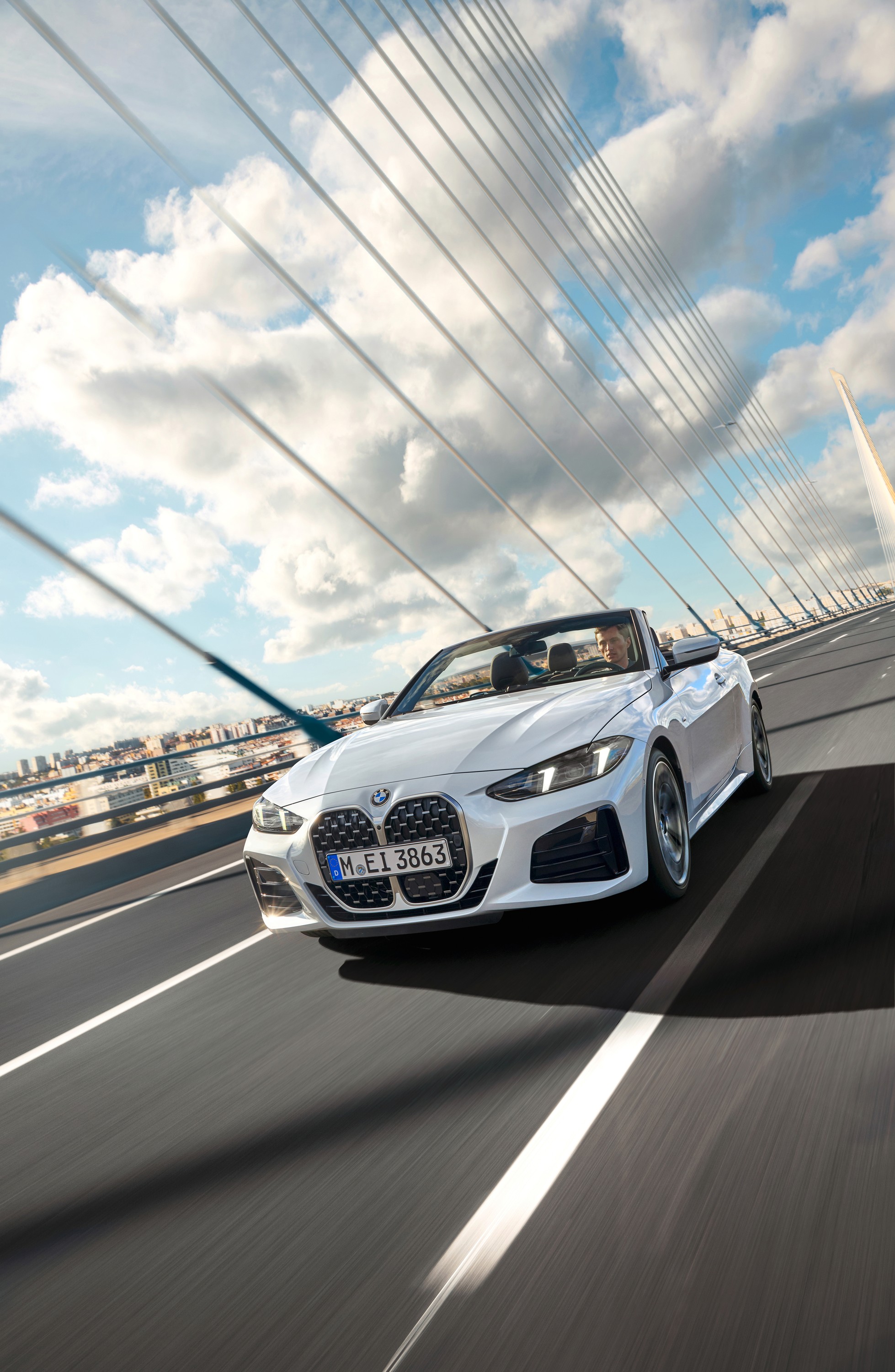 BMW 4 Series driving P90535878