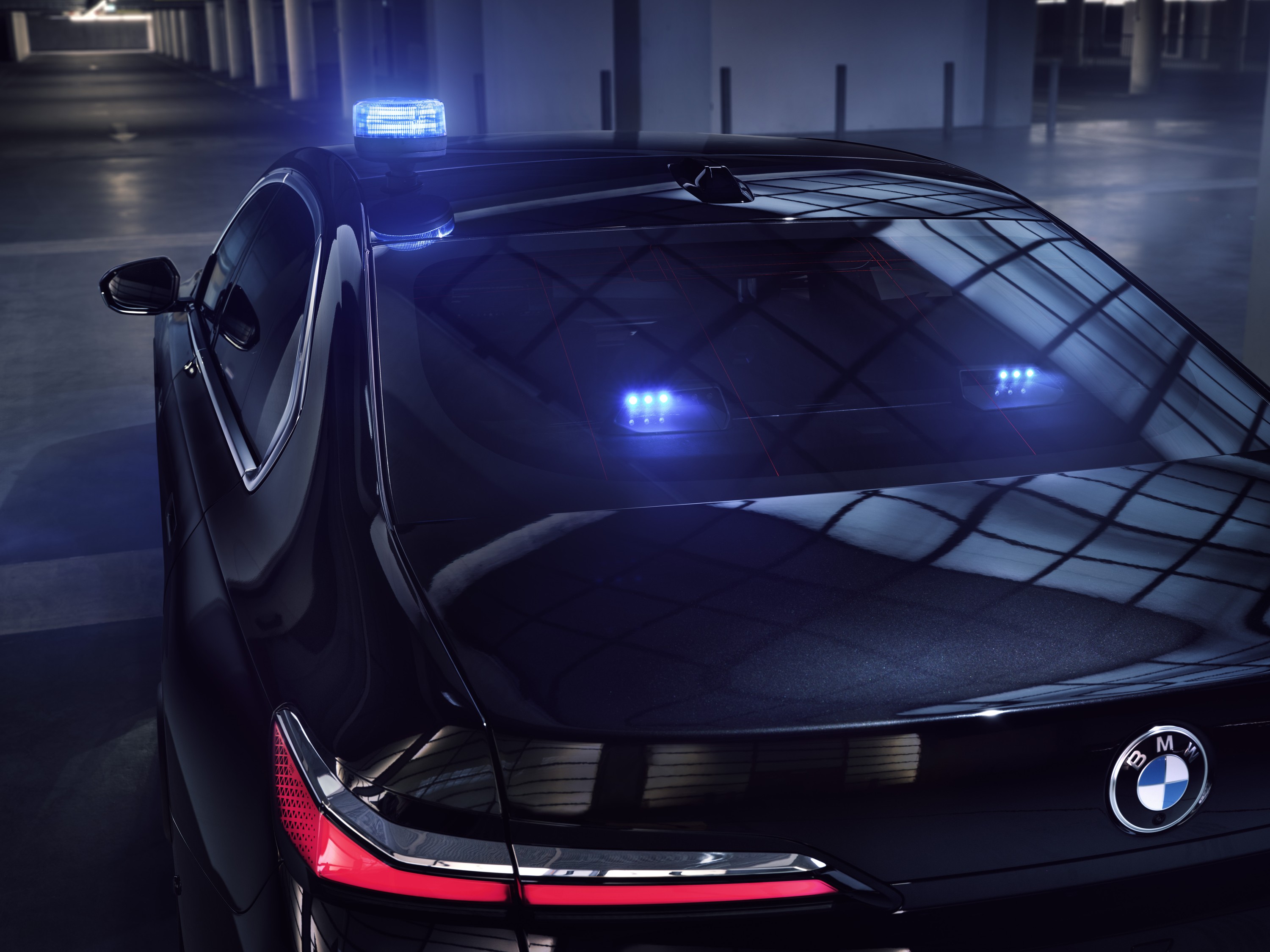 BMW 760i exterior P90516183