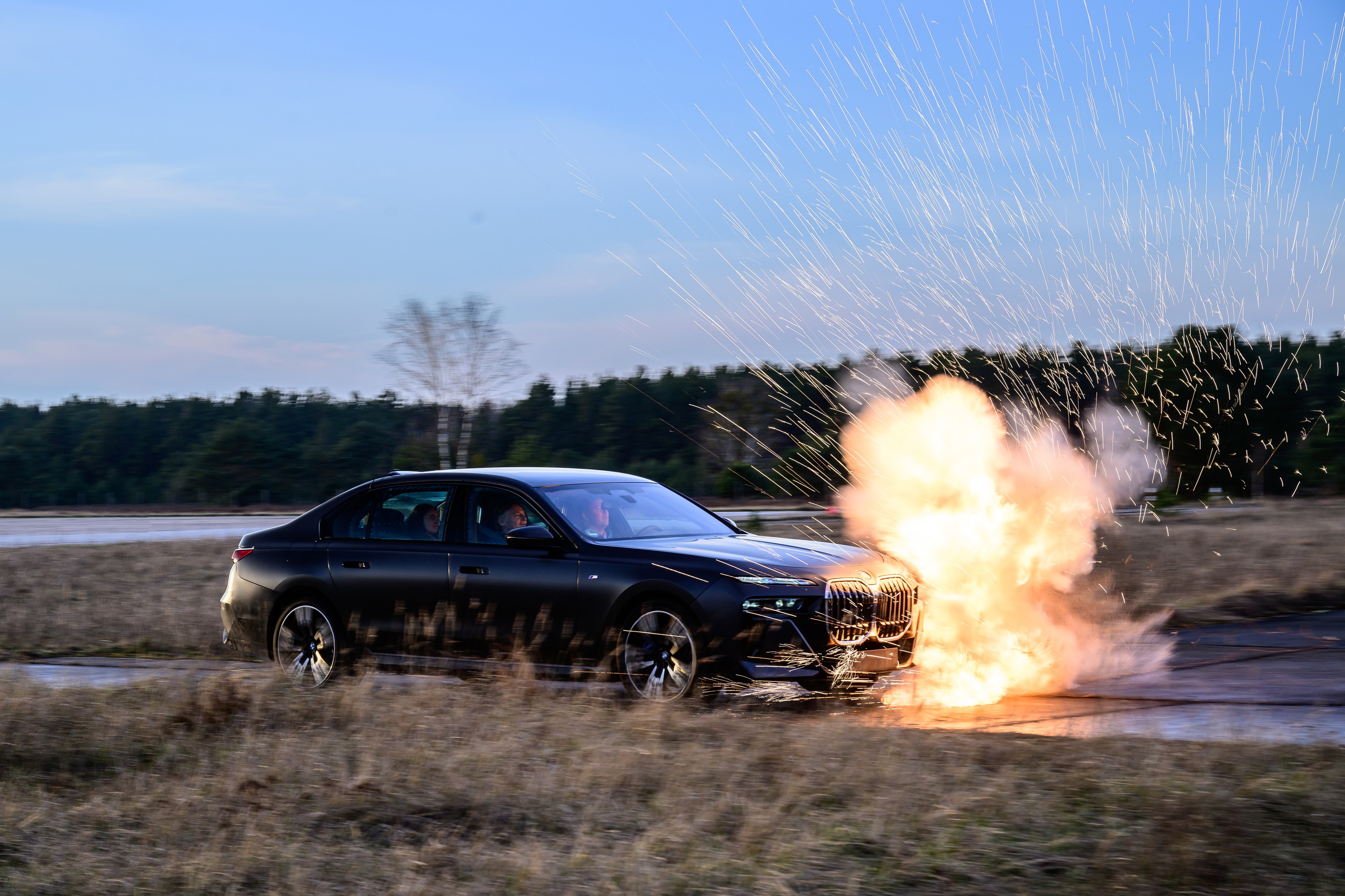 BMW 760i driving P90543776
