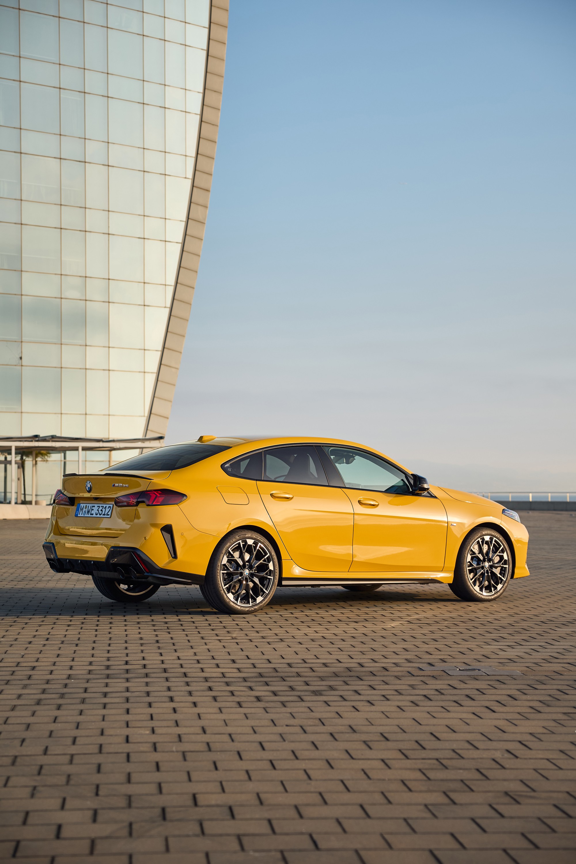 BMW M235 exterior P90589013