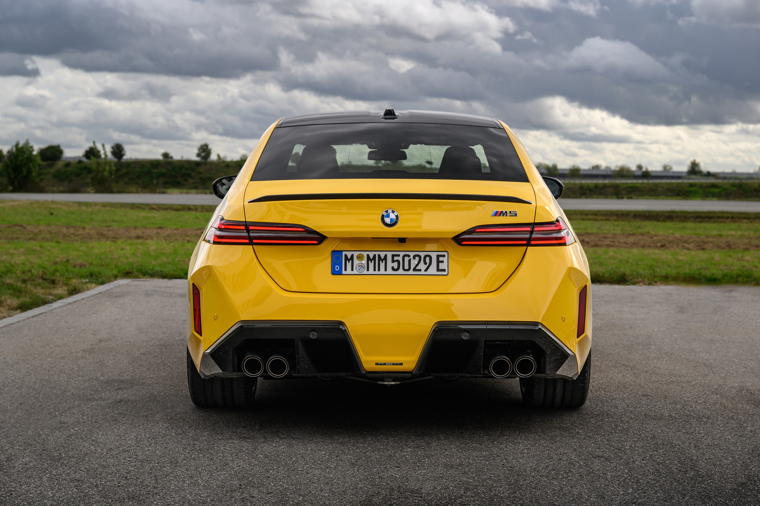 BMW M5 technology P90575477