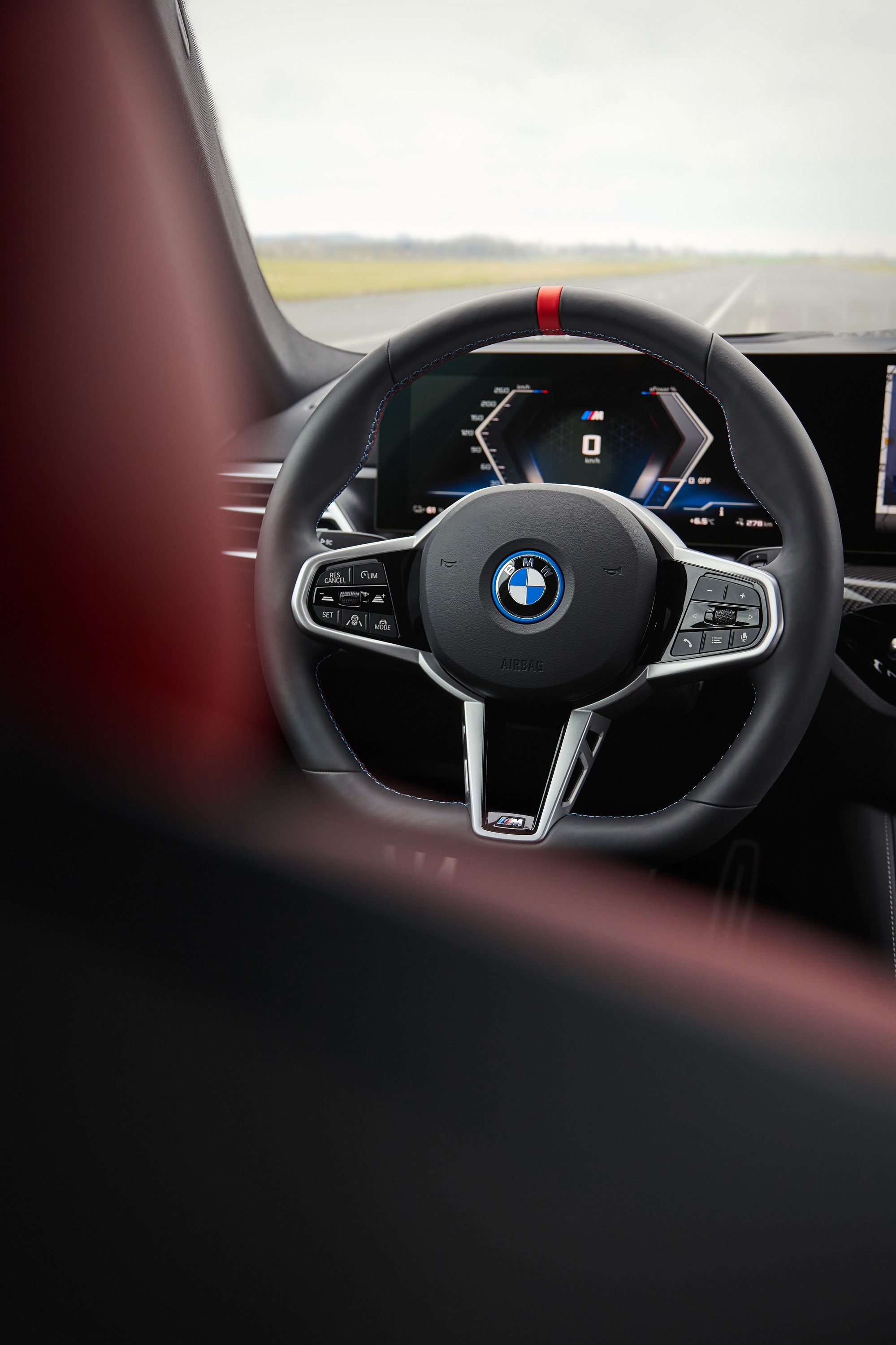 BMW i4 interior P90546685