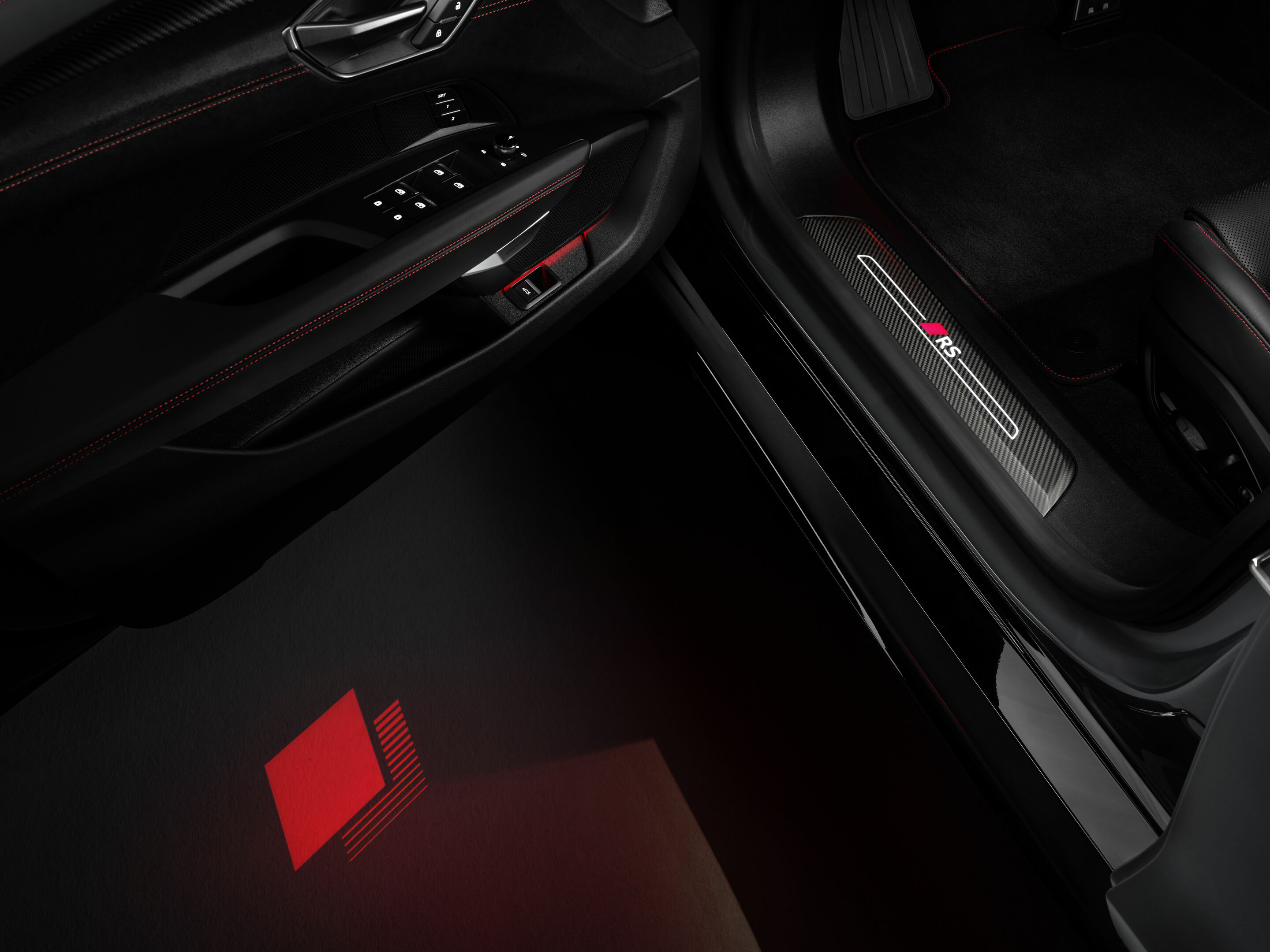 Audi RS e-tron GT interior and cockpit A242577